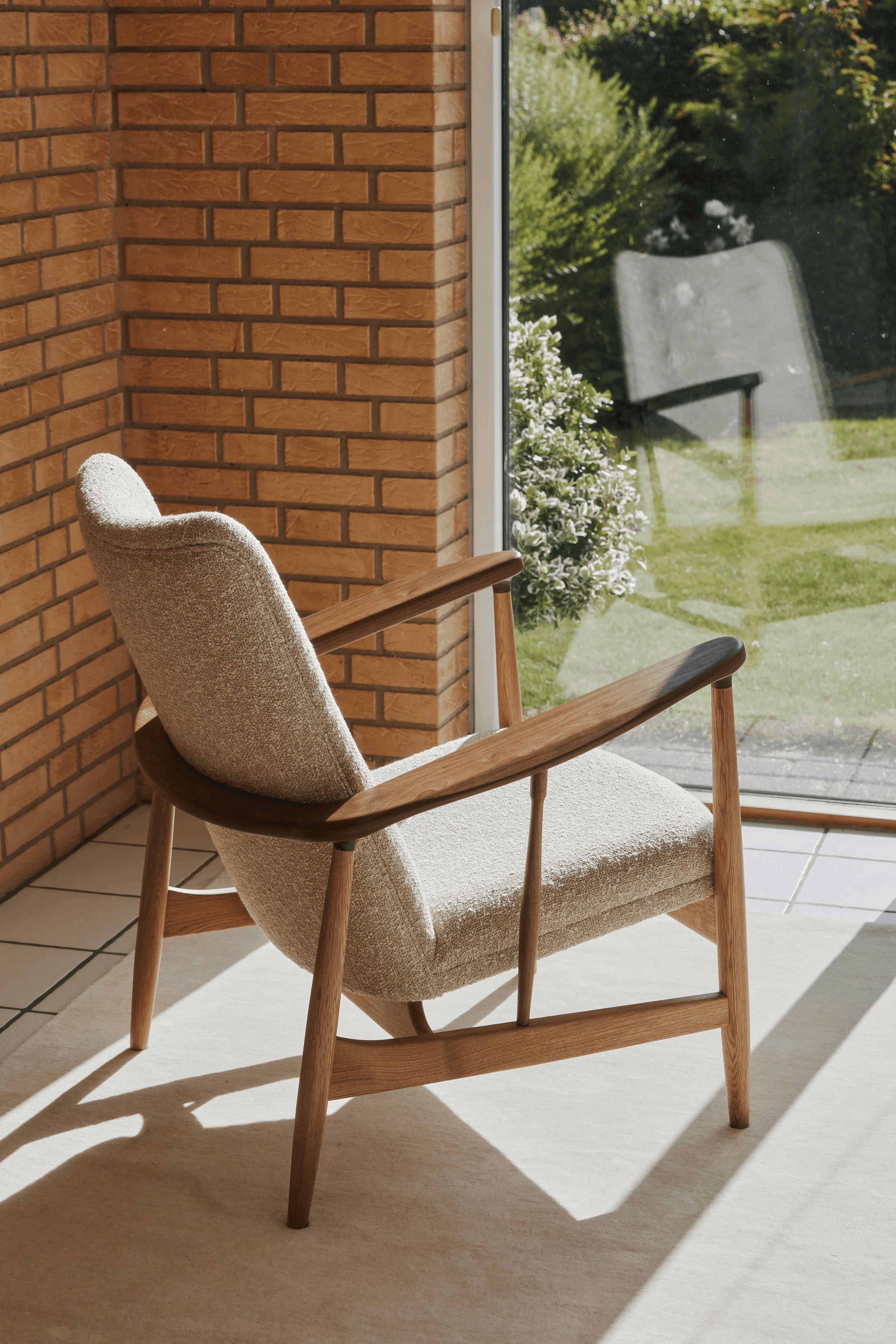 Kettelhut Chair_Walnut_Oak Dark Oil_Safire_0001_02 2.png