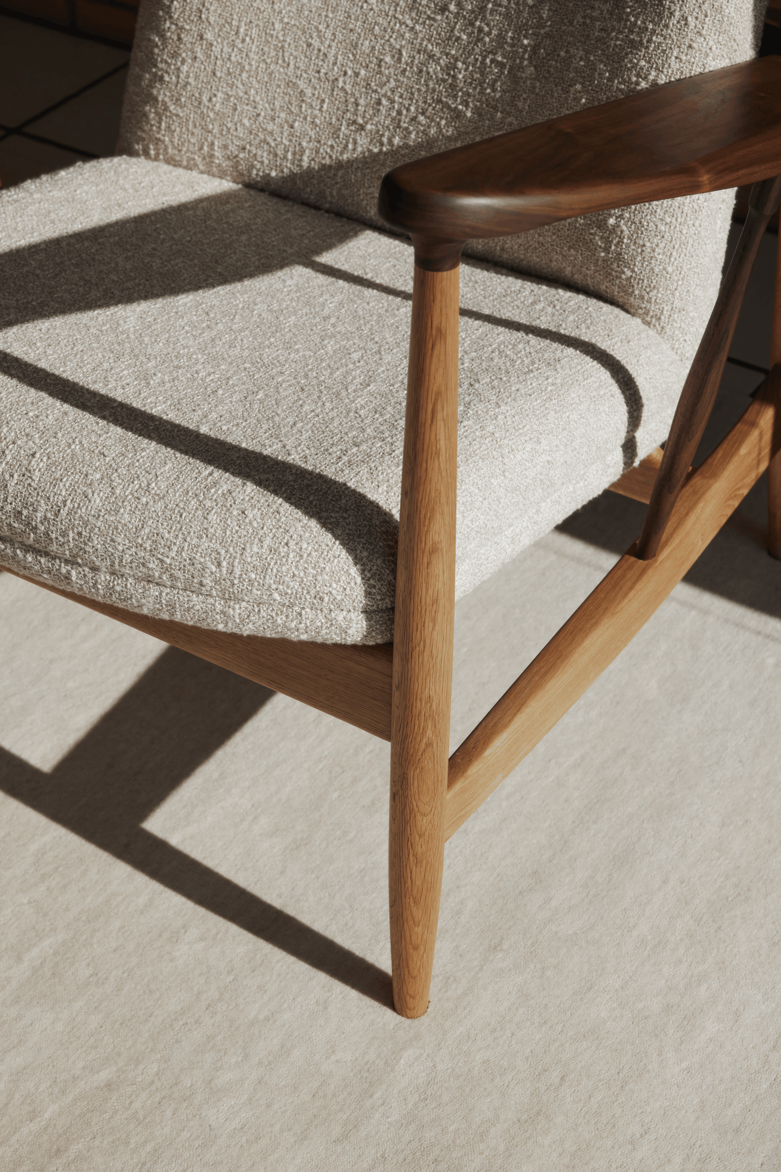 Kettelhut Chair_Walnut_Oak Dark Oil_Safire_0001_01 2.png