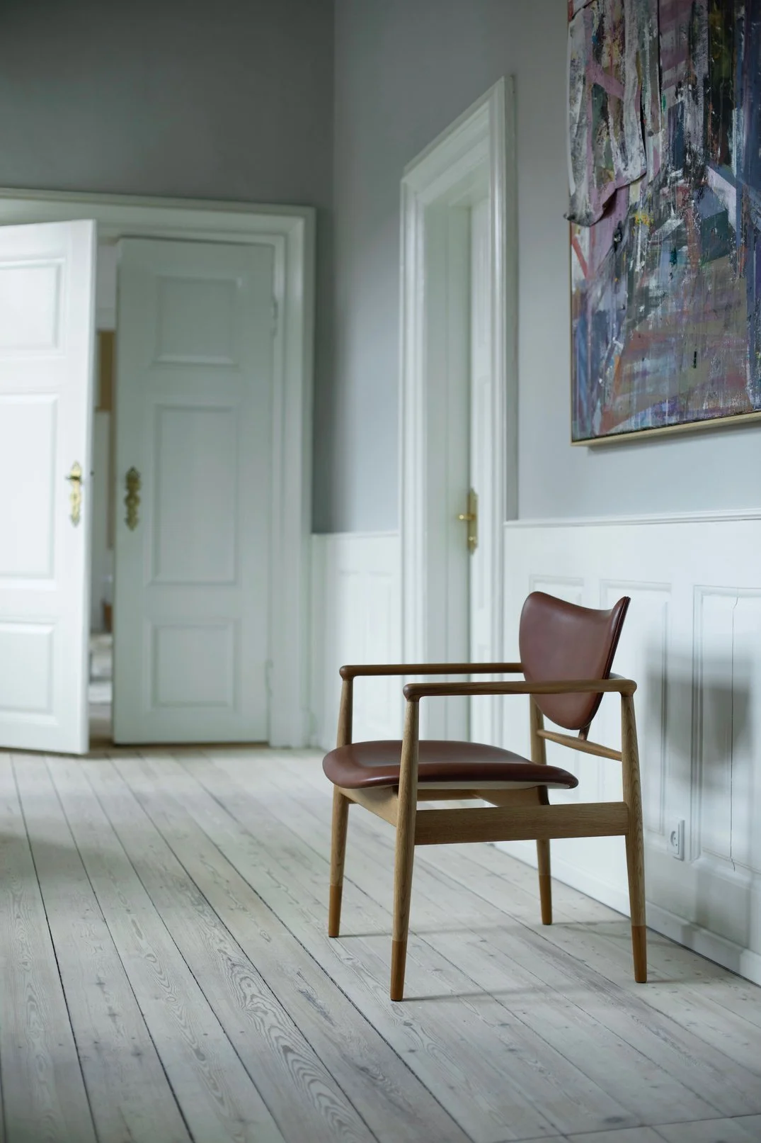48 Chair_Vegetal 92_Leather_Oak_Dark_Oil_Walnut (1).jpg