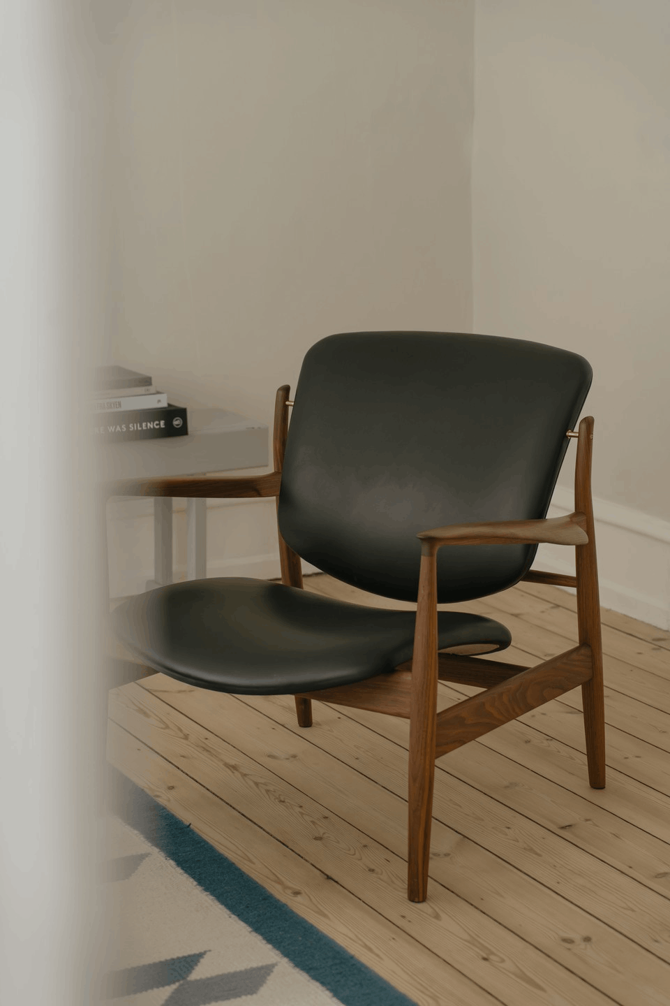 The France Chair_Walnut_Elegance_Black_5.png