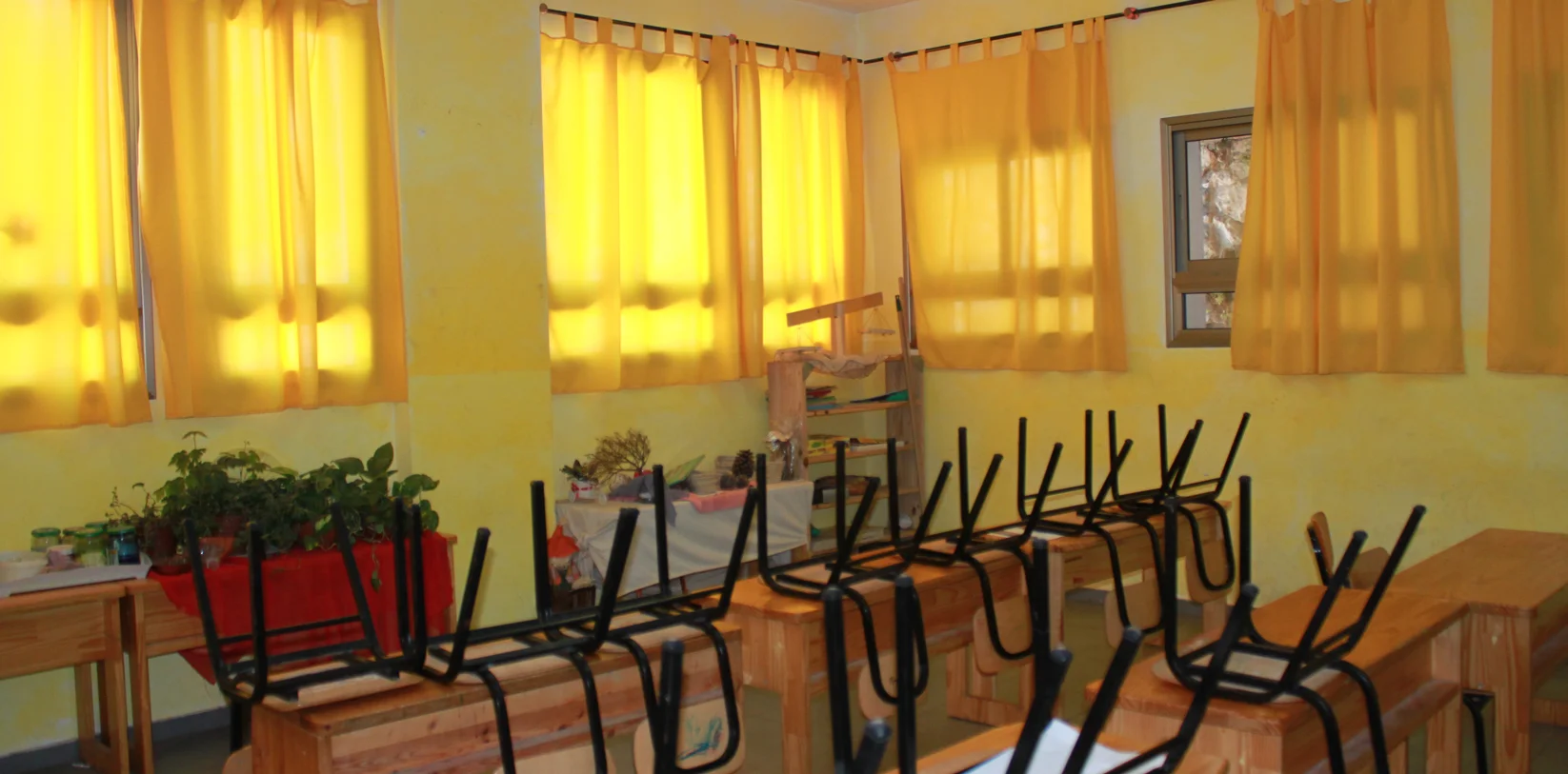 classroom-chairs.jpg