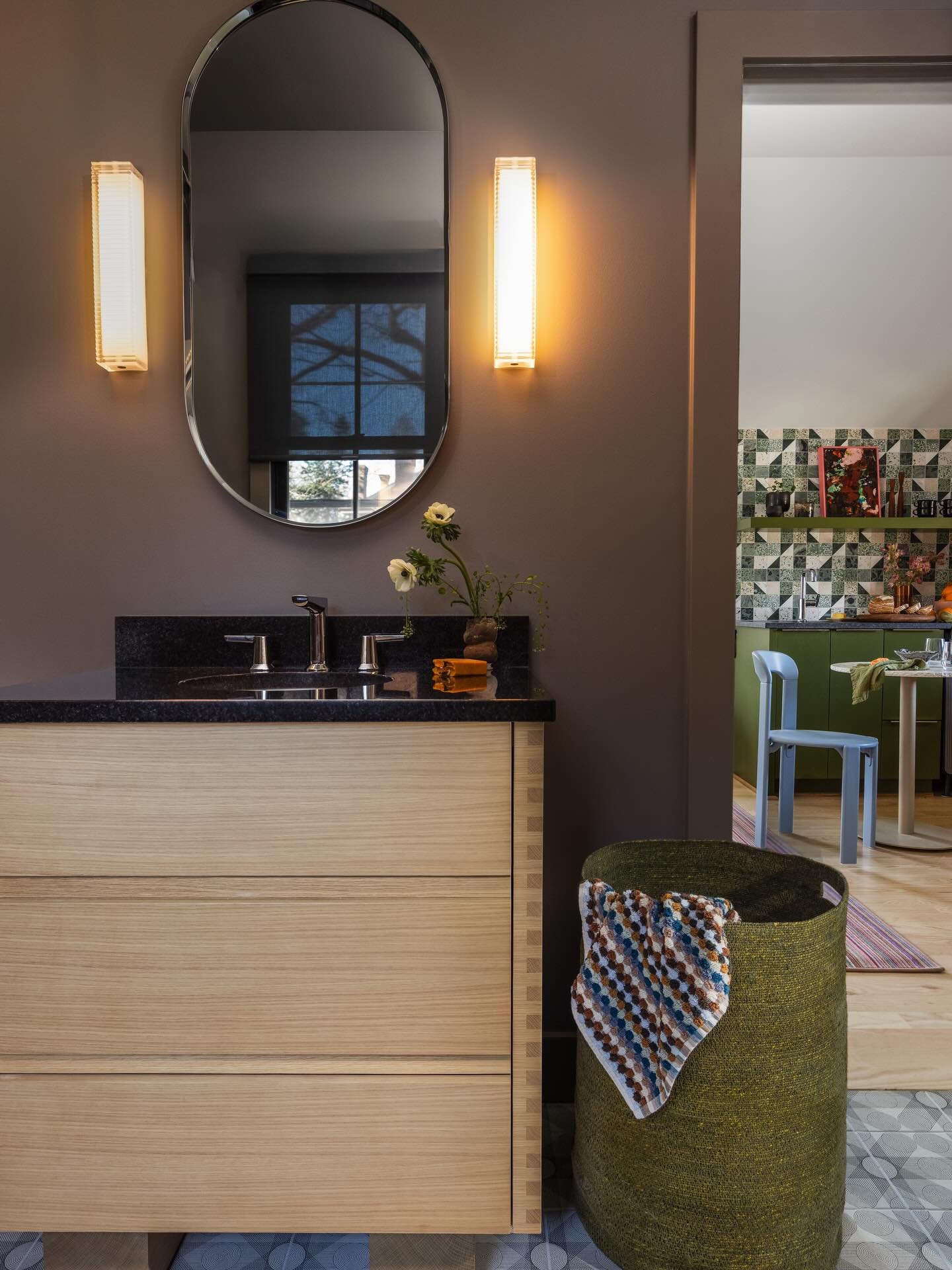 Something easy. 

Great design doesn&rsquo;t need to be complicated. 

It just needs to be right. ✏️

@katelikeheart 📸 
@shop_chunk 🕶️

#bathroom #bathroomdesign #interiordesign