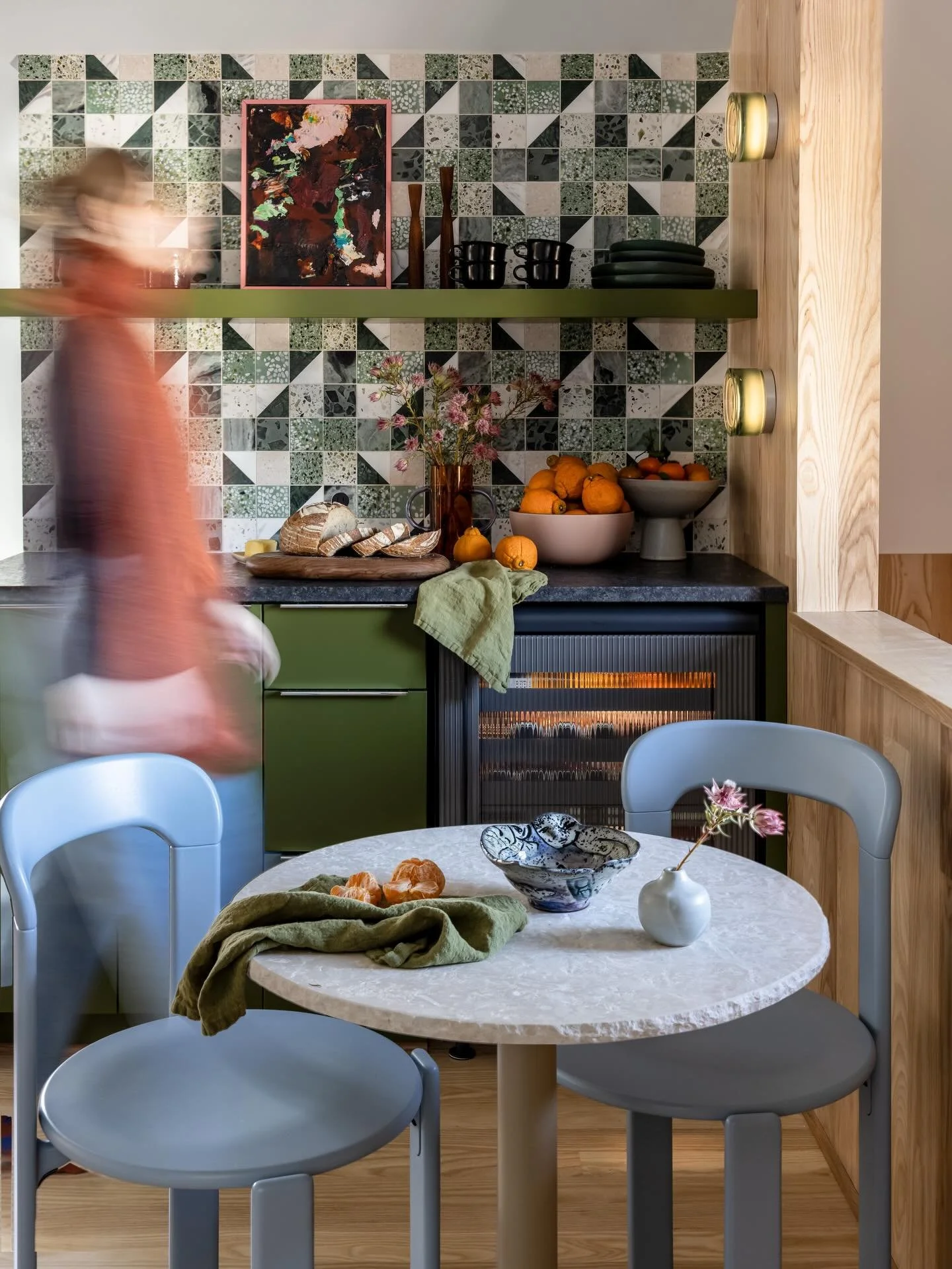 Something that feels good&hellip;gentle, warm and kind. 

Comfort is luxury. 

@shop_chunk Visual Direction 
@katelikeheart 📸 Photography 
Art by @kelly_zellers

#interiordesign #layereddesign #styled