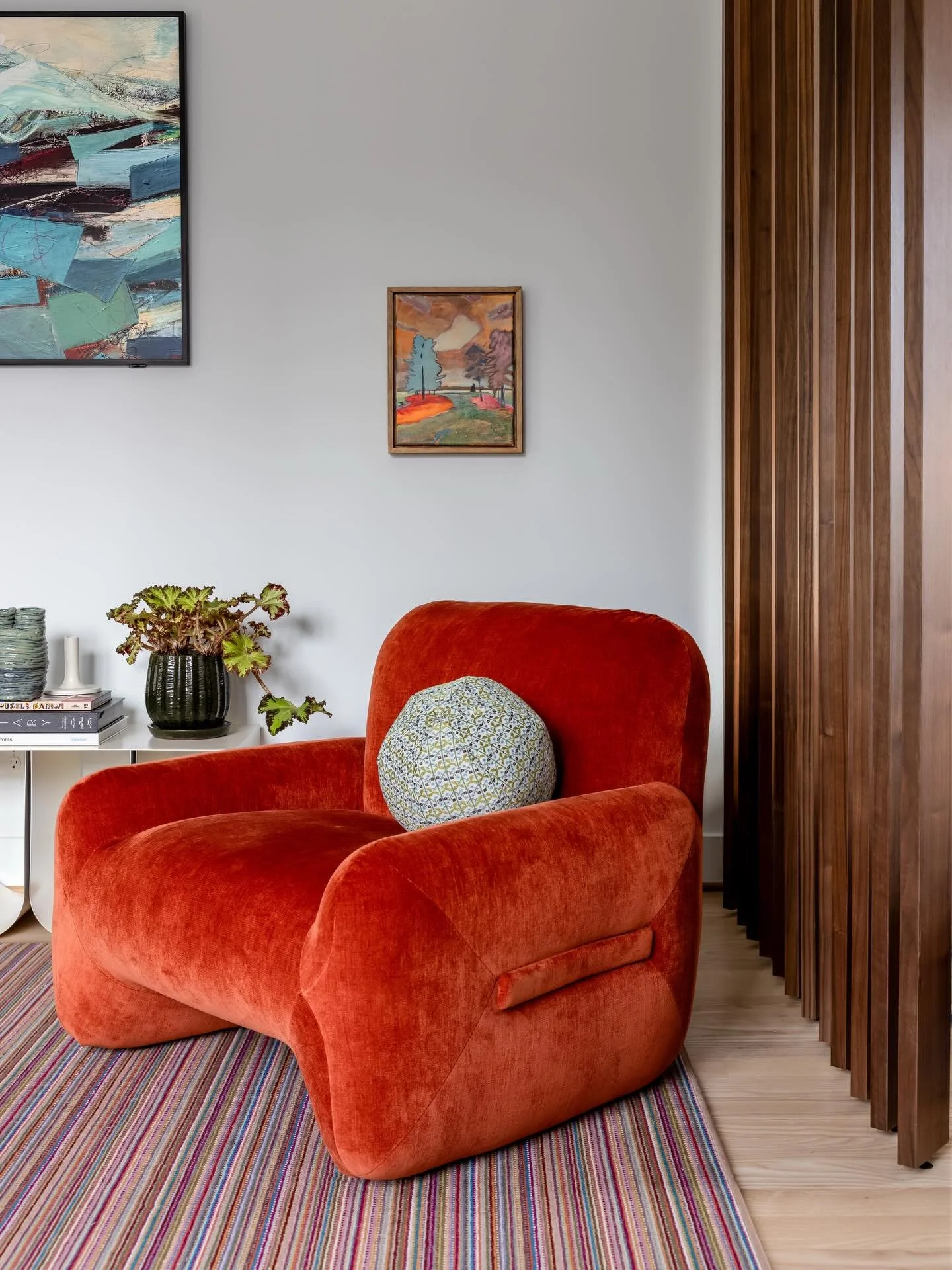 Choose wisely. 

The rooms you sit in, the spaces you occupy. 
You are valuable. 

We would by lying if we said the chair doesn&rsquo;t matter. 
This one is so worthy.

May the sun shine on you in all of them. 

Artist @johnpaulkesling pairs beautifu