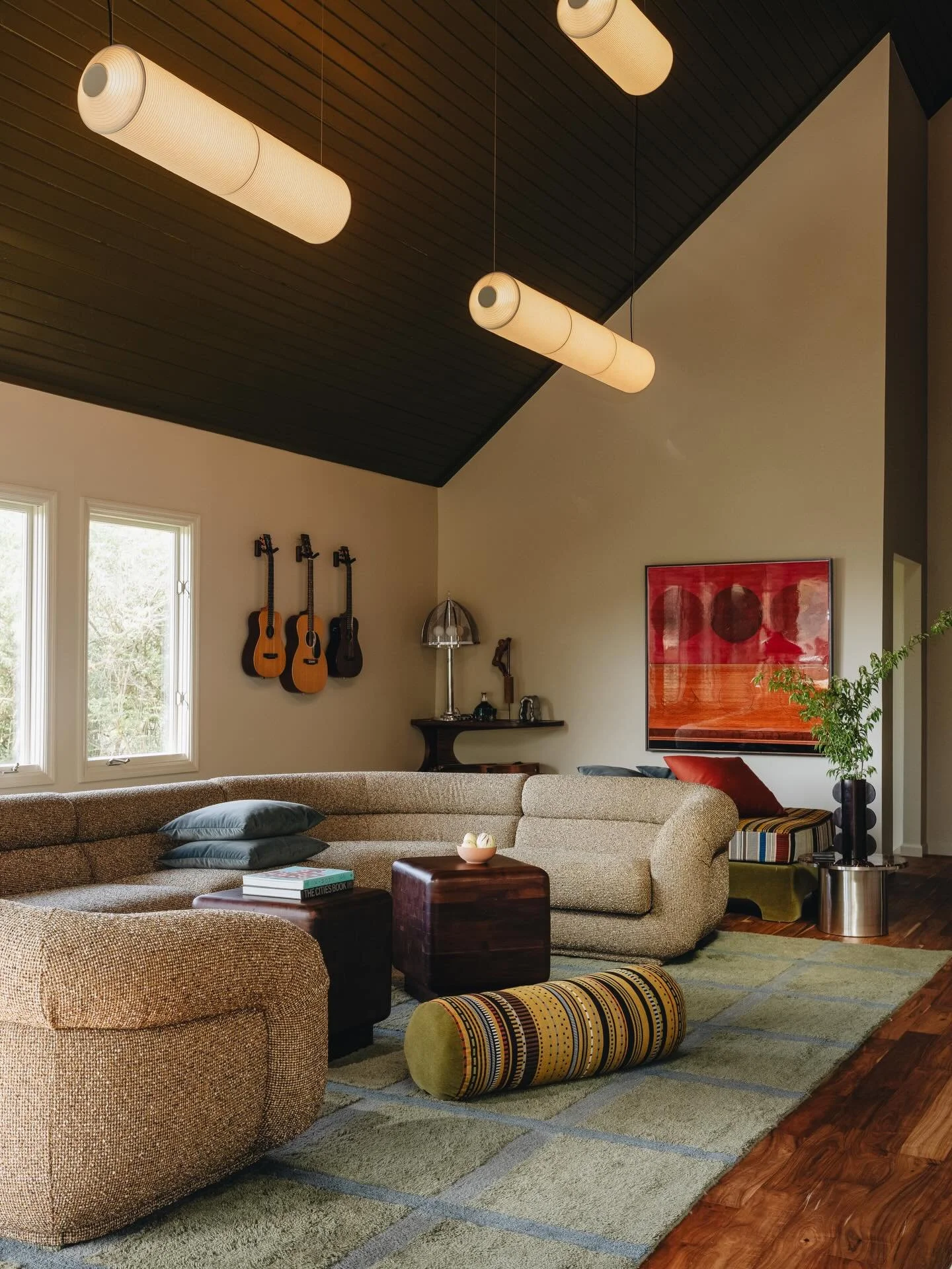 Comfort zone. 

This room illuminates with natural light, drenches the soul with calm. 

Through all the senses&hellip;

@katelikeheart 📸 photography 
Styled by our NOD squad! 

#interiorstyle #interiordesign #riverhouse #texture