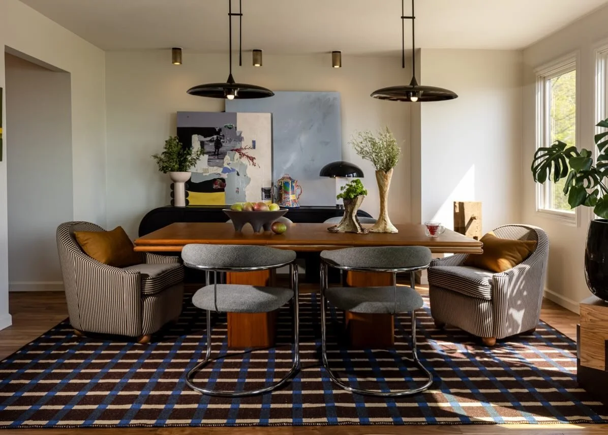 Intention setting.

Spaces for connection.
One seat at a time.

With a little help from our friends:
@hellowheelhouse @drydenteri Art 
@hallpassvintage @swedebeez_vtg Finds

@katelikeheart  photography

#interiordesign #riverhome #dwelling