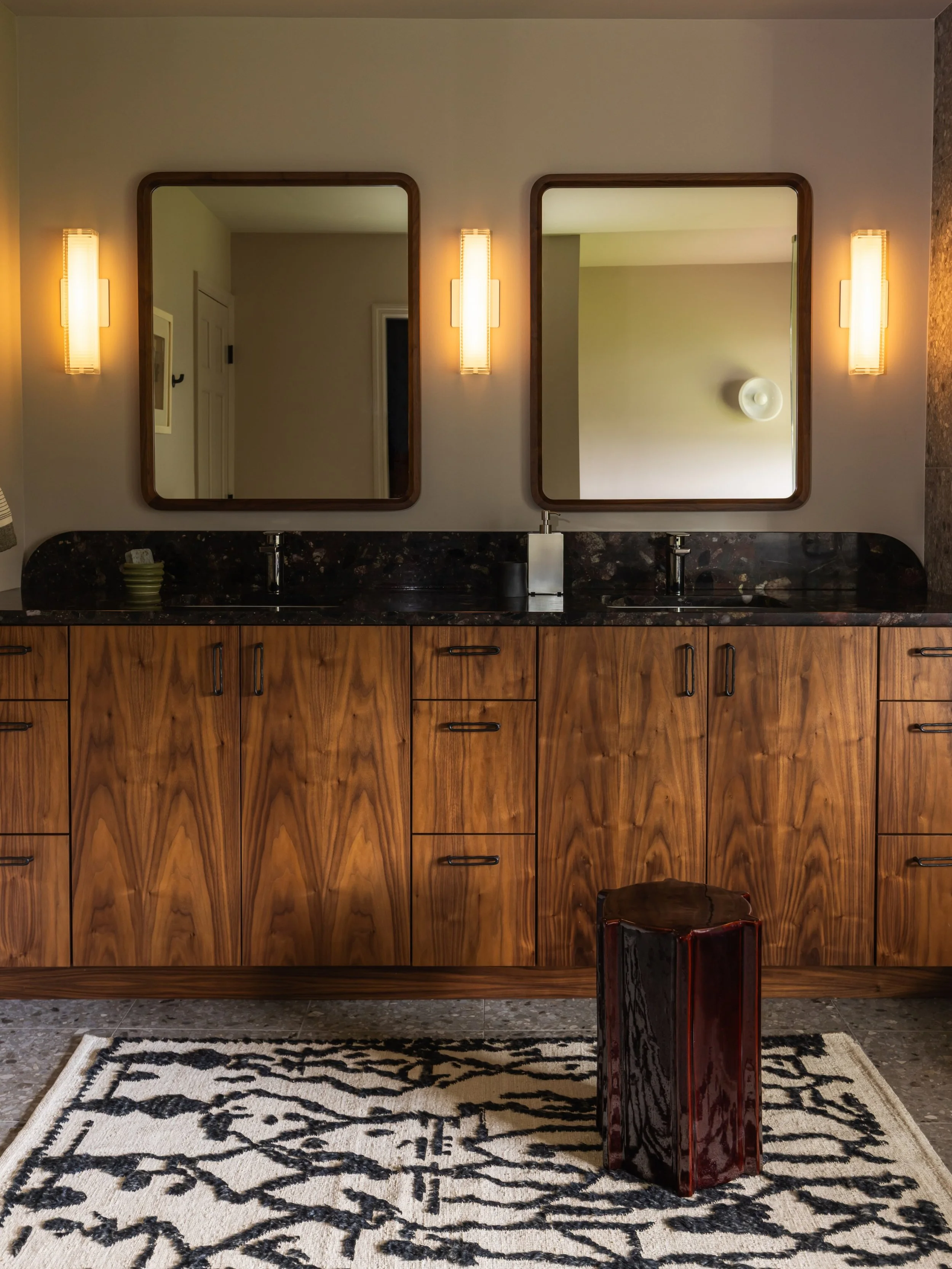 Just a bathroom&hellip;&hellip;.

Never.

Picking the right cabinetry partner is key! 🔑
Be sure it&rsquo;s a match. 

@katelikeheart photography 
@simslohman cabinetry 
@anabelsrugs