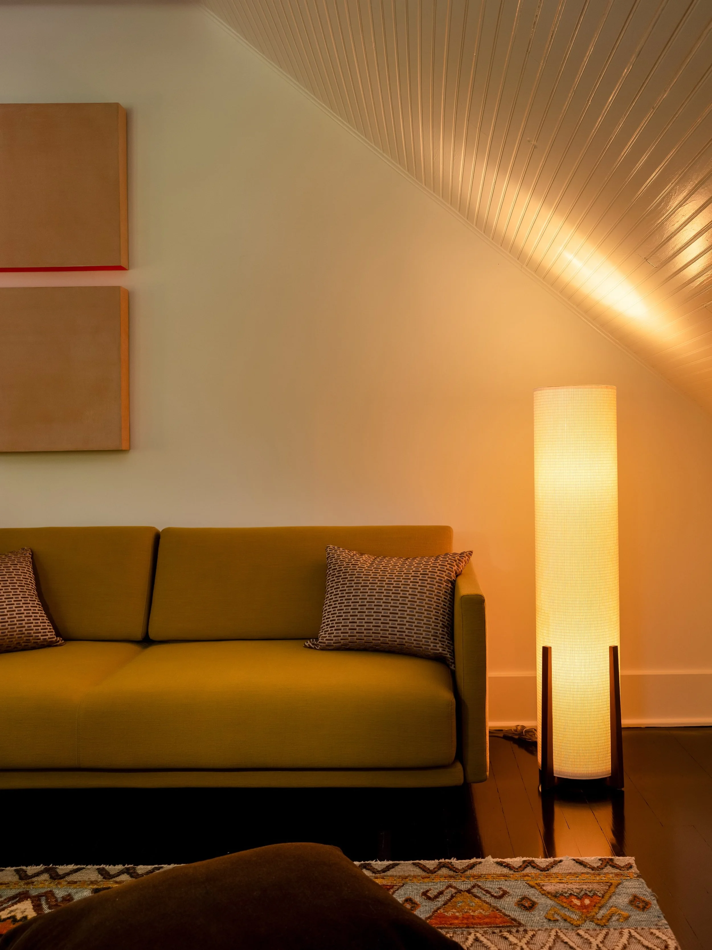 Strong vibes. Sweet space. 🛵

Perfect place for @lettyq_ beauty. 

For us, it will always be the blend.

#interiordesign #contemporaryart #textiles 

@norcross_builders 📐 🔨 
@katelikeheart photography 📸 

Styled by NOD