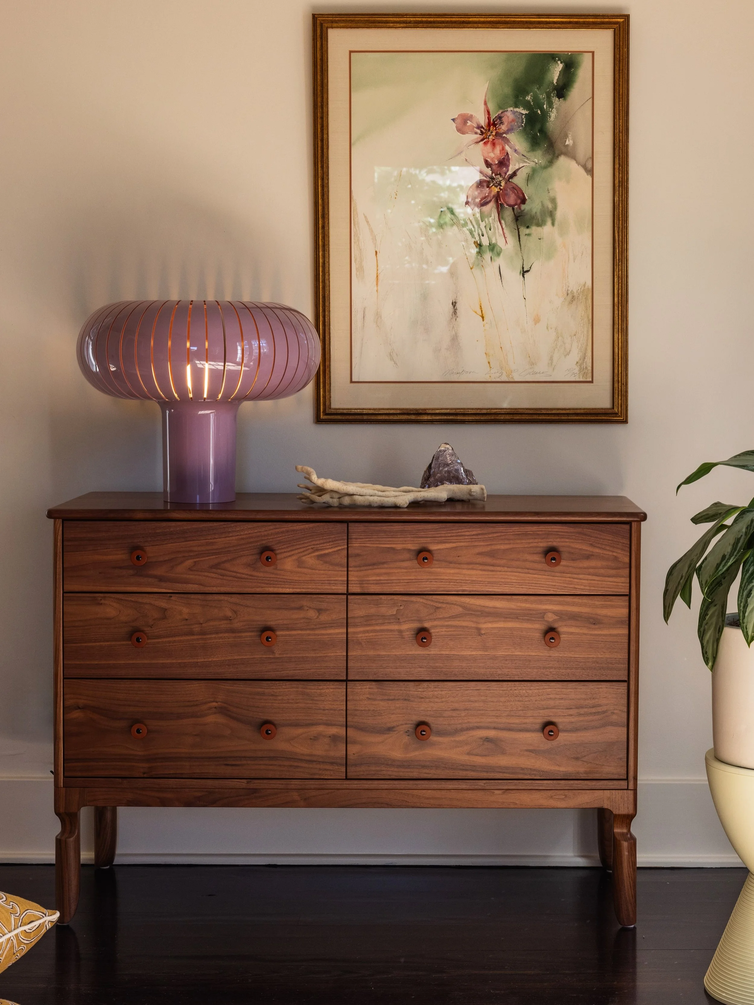 Layering and light. 

The story travels from room to room.

Sweaters, flowers, quilting and art&hellip;fresh spin on timeless elements. 

Sydney brought this home together beautifully. 
@norcross_builders teamed up with care. 

@katelikeheart 📸