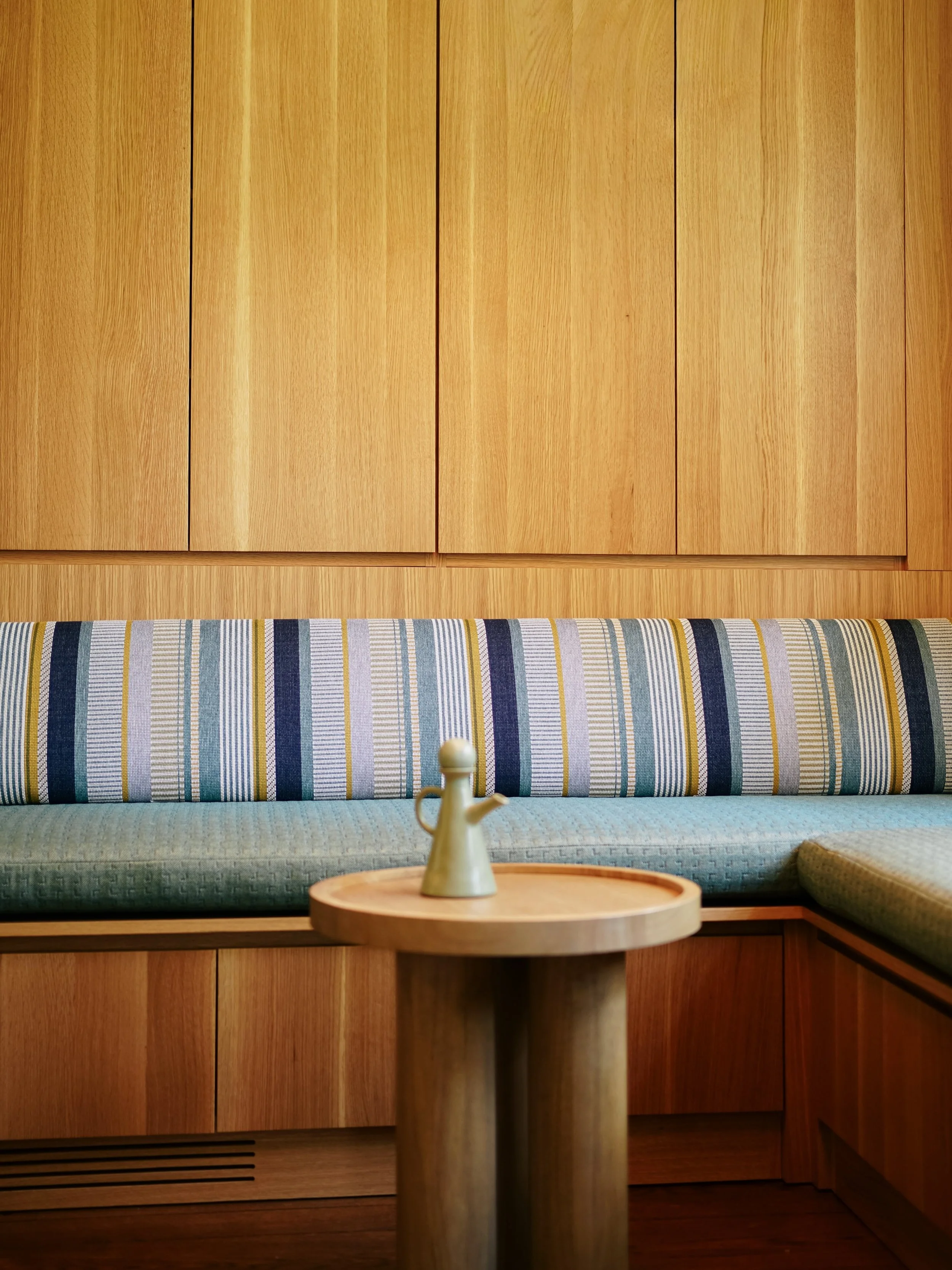 Sometimes, clean and simple just works. 

Great lines. 

Thank you Cincinnati, bringing us back for well suited 👔design. 

Thank you 📸 
@east38th_ 
@josiahbice

#design #cincinnatidesign #interiordesign