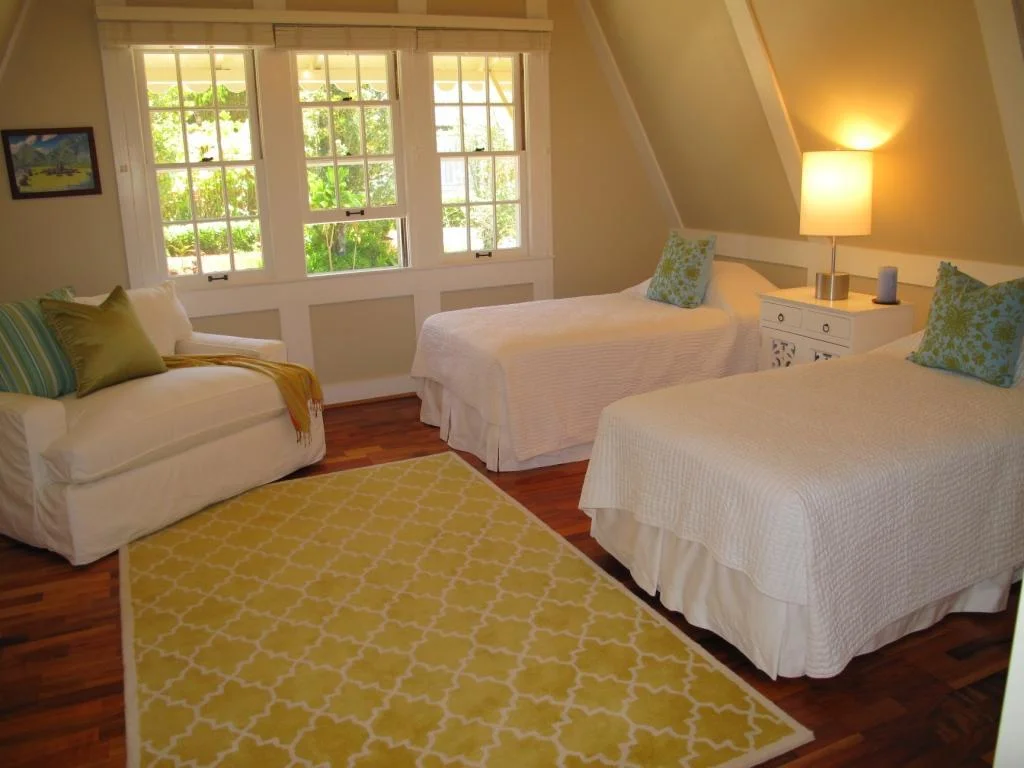 lrg-15-17maukabedroomupstairs.jpg