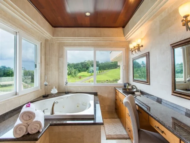 Bedroom-Suite-1_640x480_2130094.jpg