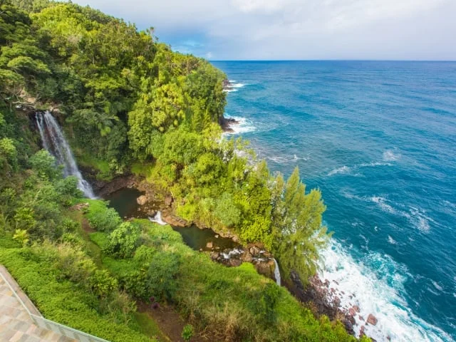Waterfall_640x480_2130286.jpg