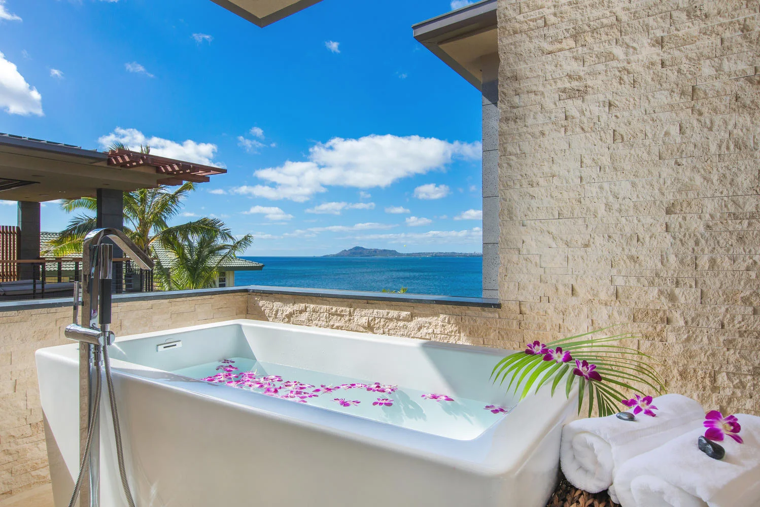 176 Hanapepe Loop Honolulu HI-large-033-43-Master Suite-1499x1000-72dpi.jpg