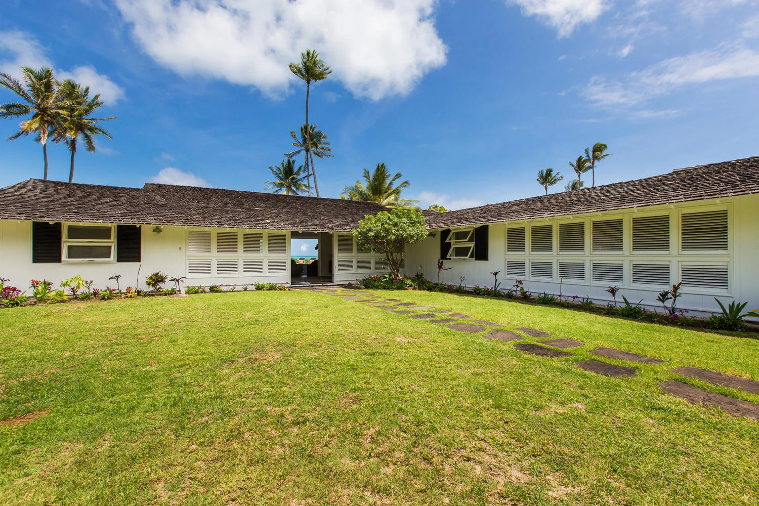 1502 Mokulua Dr Kailua HI-large-001-54-Exterior-1500x1000-72dpi.jpg