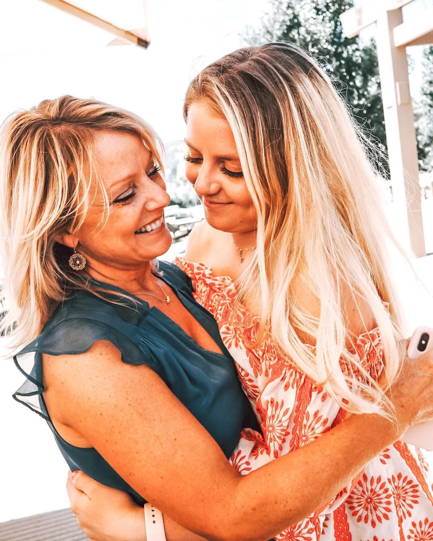 happy birthday to my best friend 🧡 love you mom