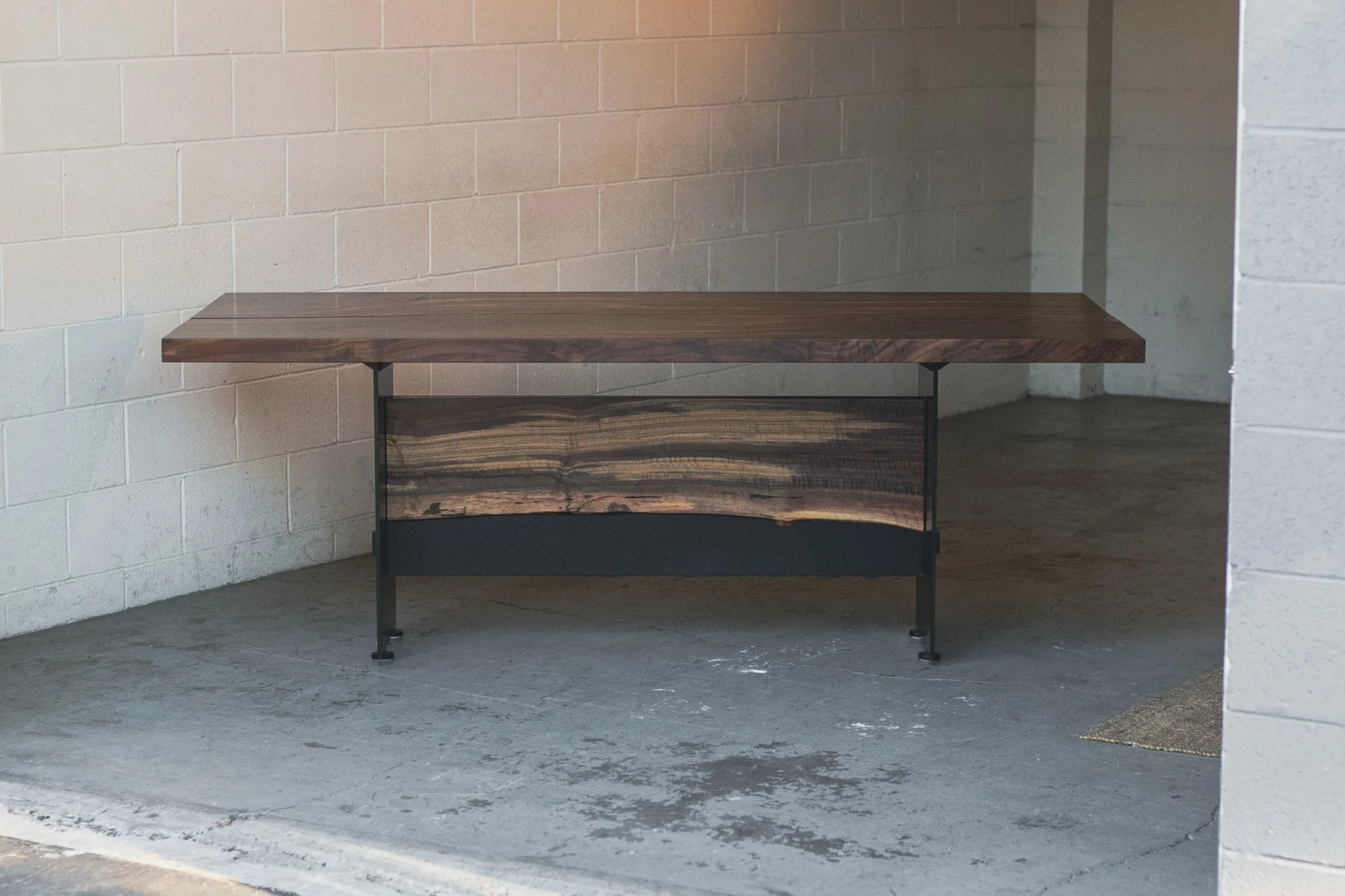 YUKARI  |  Inward-Facing Live Edge Bookmatch Walnut Slab Dining Table  |  Plate Steel Base w/ Slab Stretcher