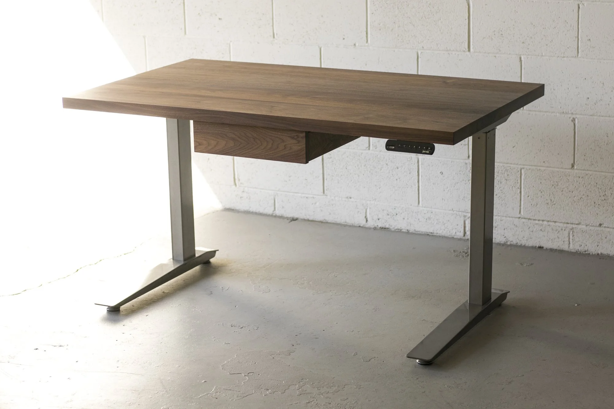StandingDesk_02.jpg