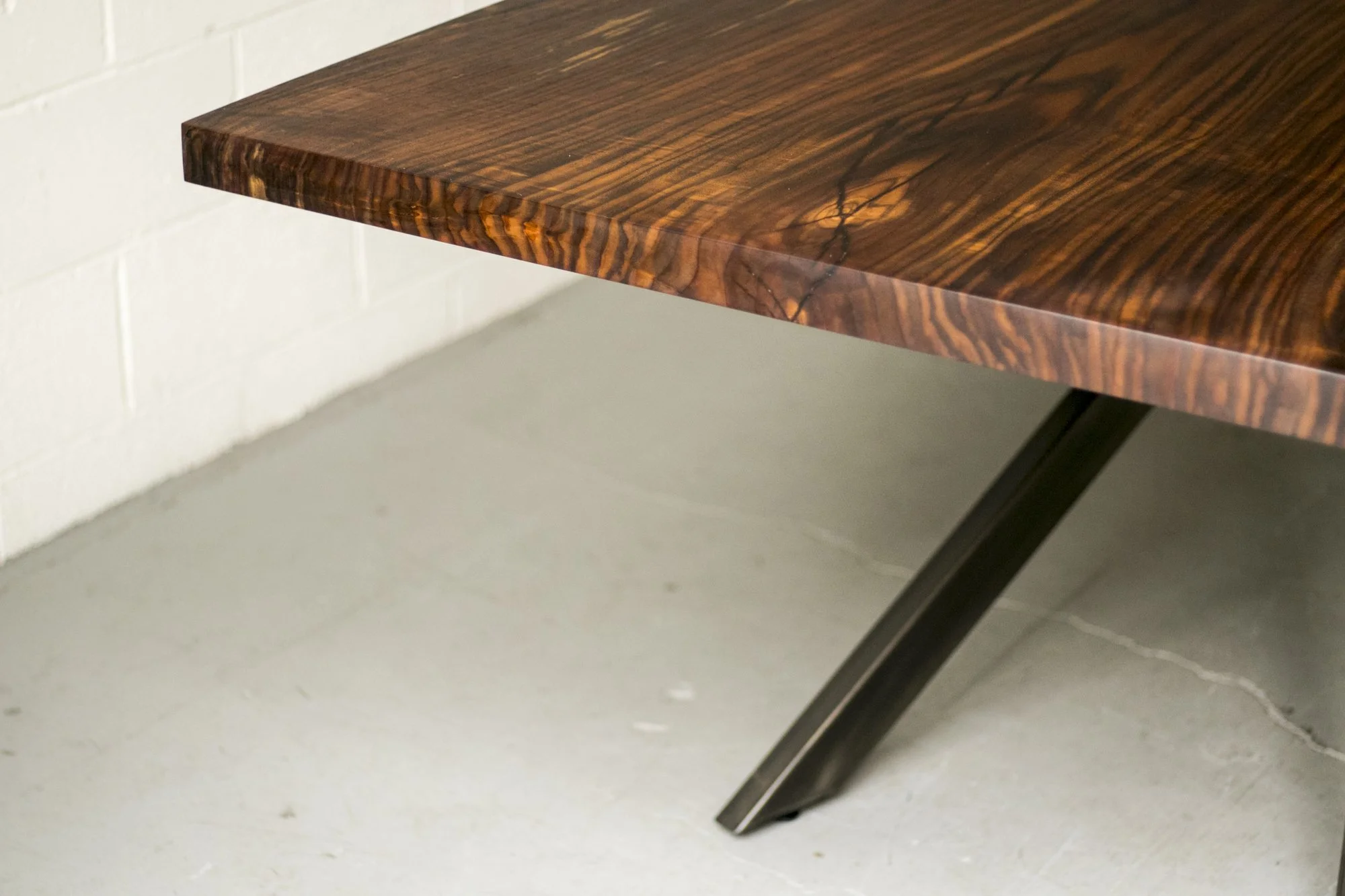ClaroSlab HunterTable_06.jpg