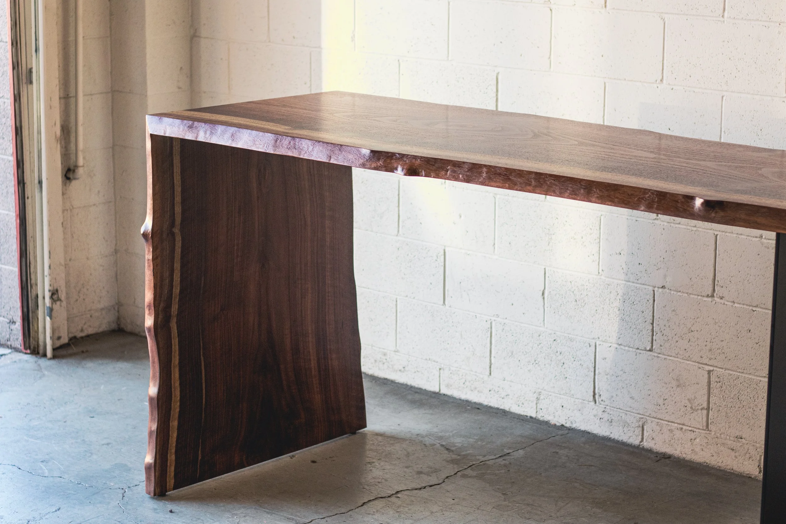 10.04.22_Waterfall_Bar_Table_03.jpg