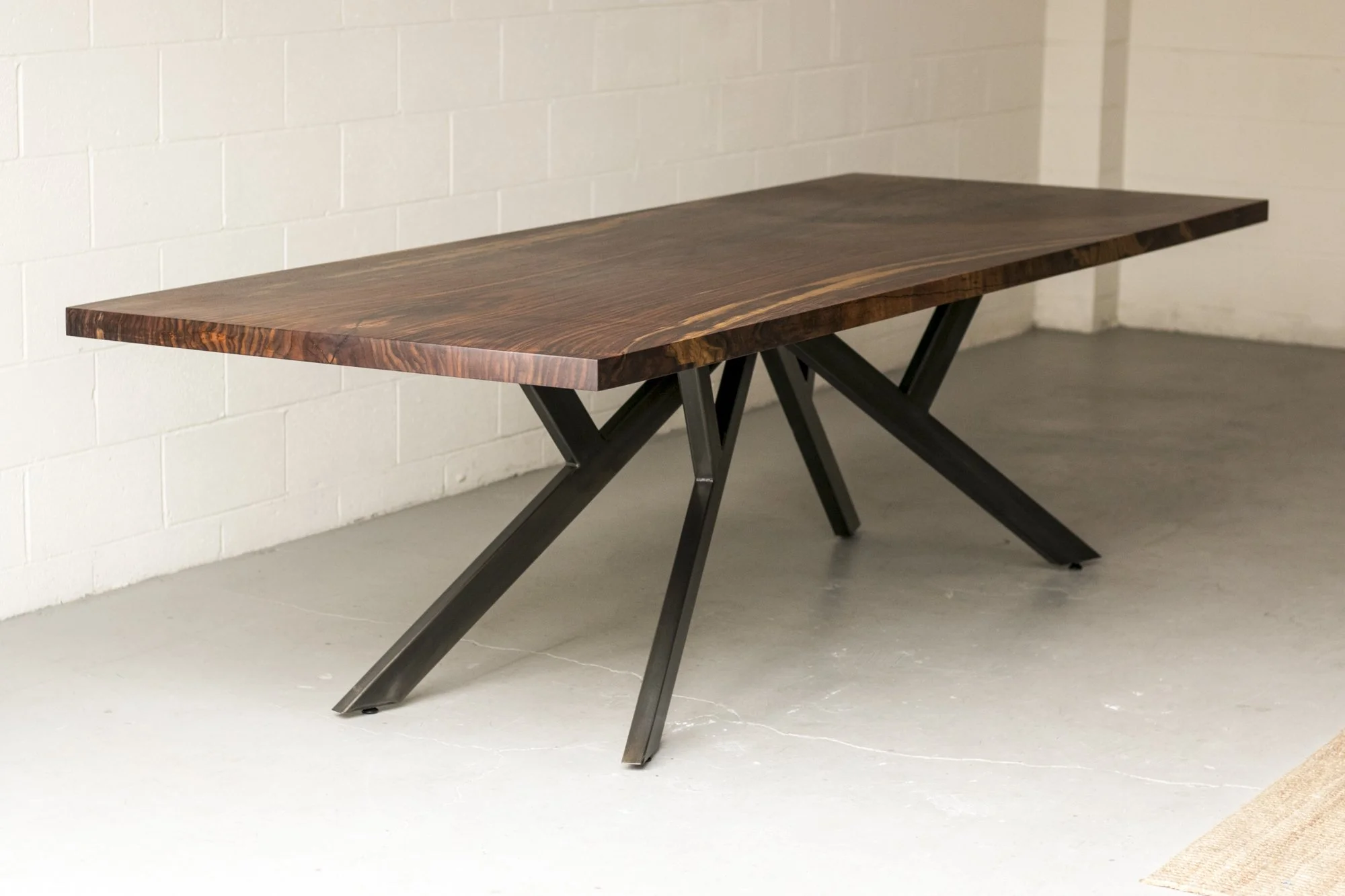 ClaroSlab HunterTable_01.jpg