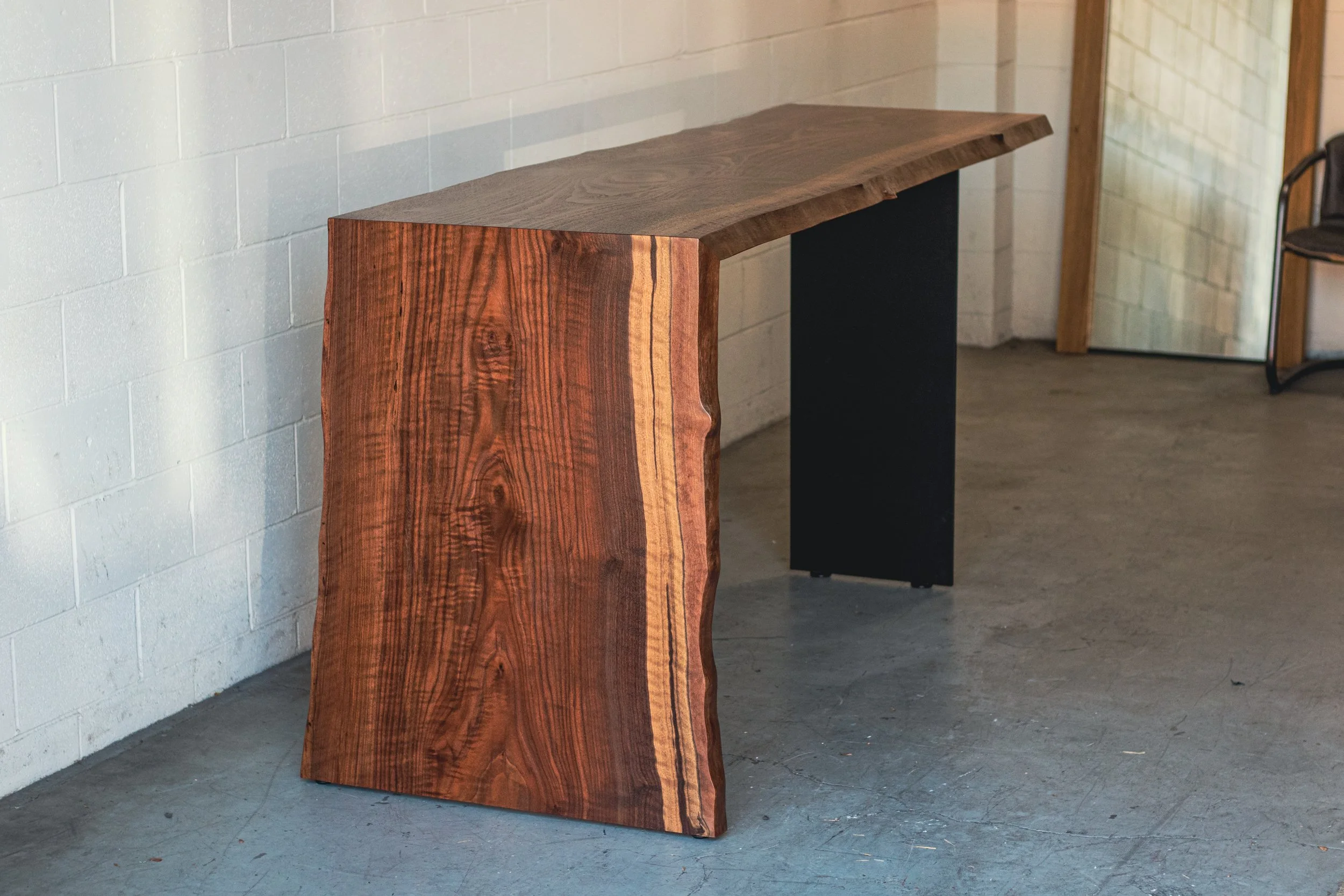10.04.22_Waterfall_Bar_Table_05.jpg