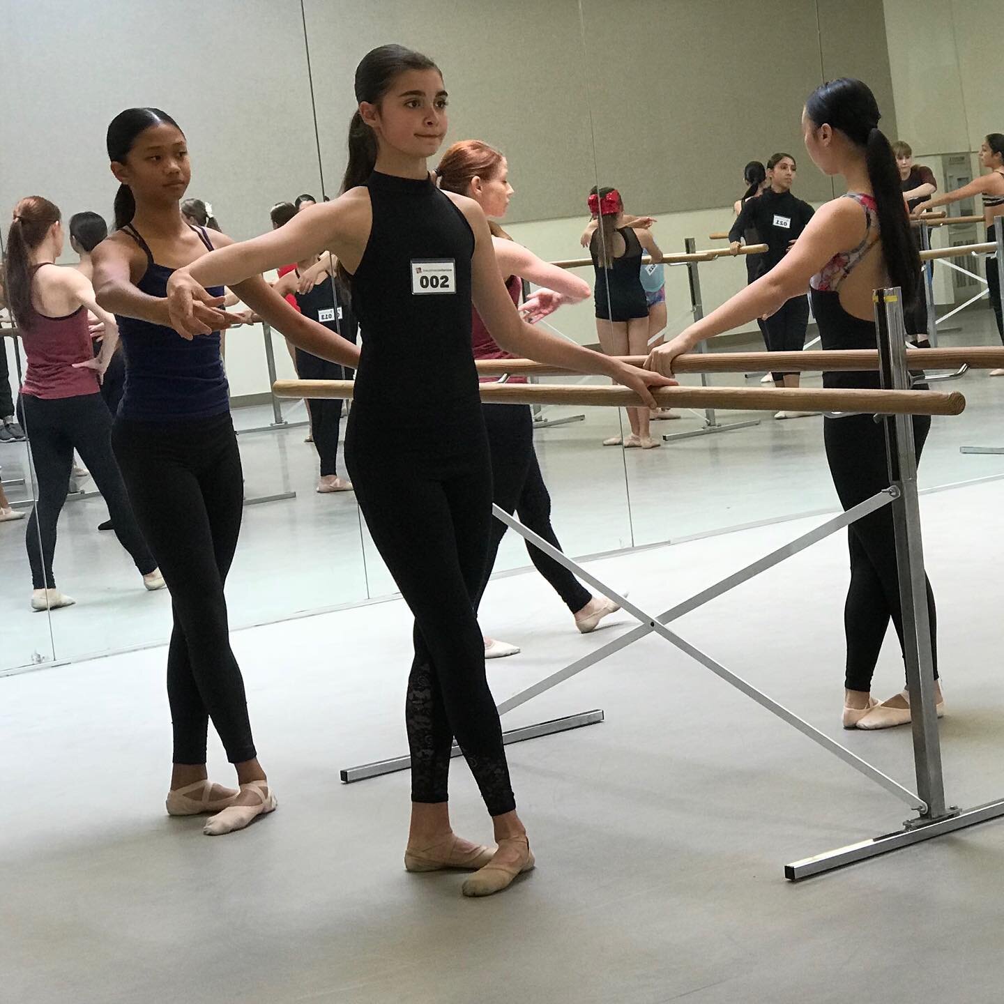 #SUMMERDANCE scholarship auditions may look a little different this year, but they&rsquo;re still happening!⠀
⠀
Join us Sunday, January 10 at 1pm PST via Zoom for scholarship consideration to attend 2021 HYBRID SUMMER DANCE WITH BACKHAUSDANCE AT CHAP