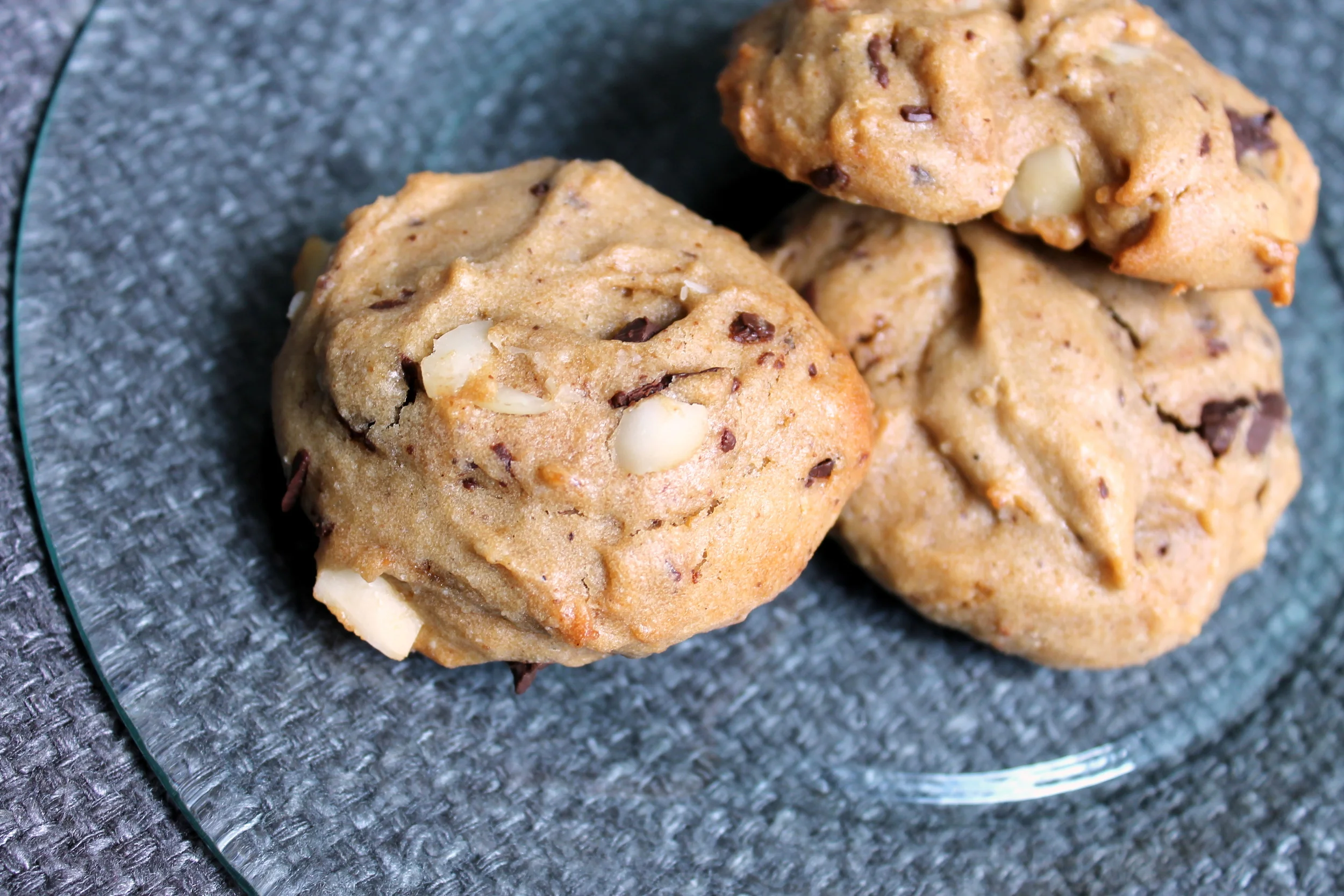Macadamia Nut Butter Cookies with Dark Chocolate