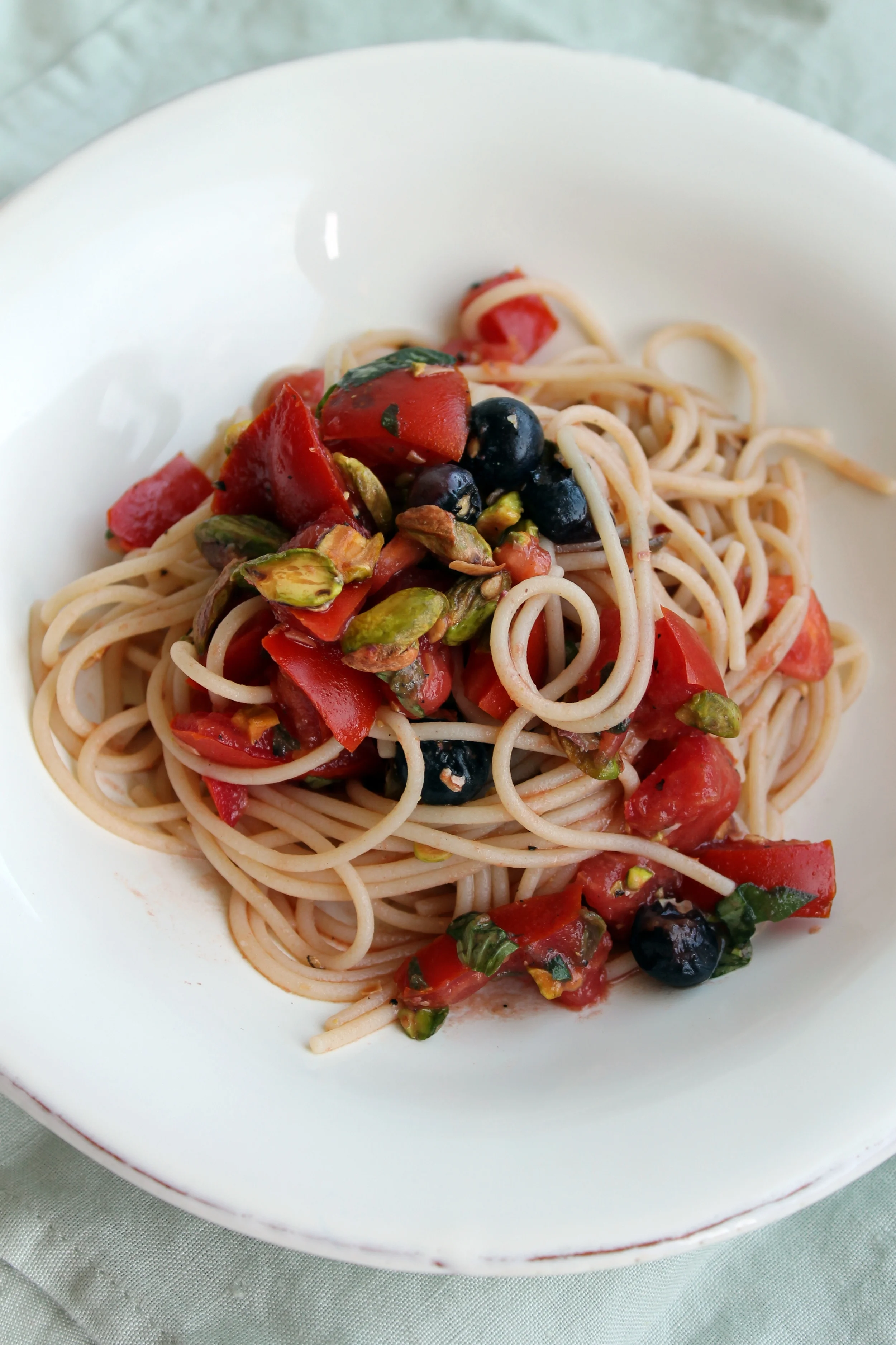 No-Cook Tomato Sauce & Whole Grain Spaghetti
