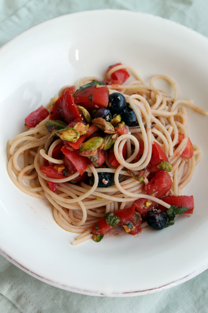 Fresh Tomato & Blueberry Spaghetti