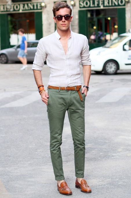 Good example of split-complimentary color shoes and jeans/pants. 