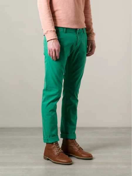 Good complimentary of bright green with dullish red- brown