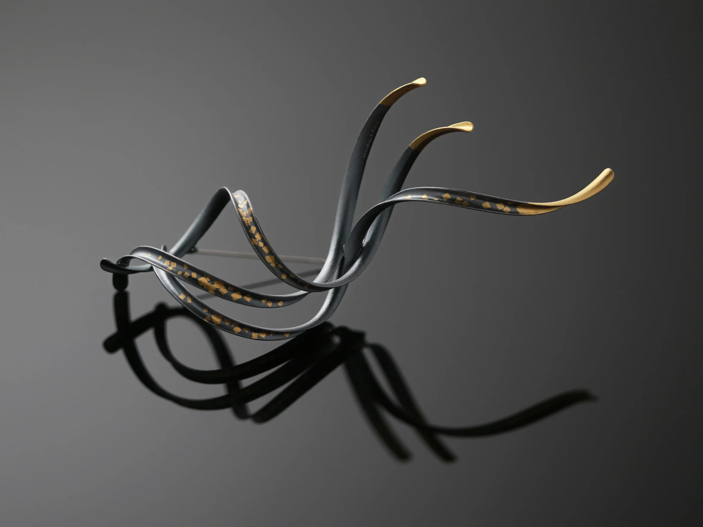 Sparkling Wind/ brooch, black edition no.1