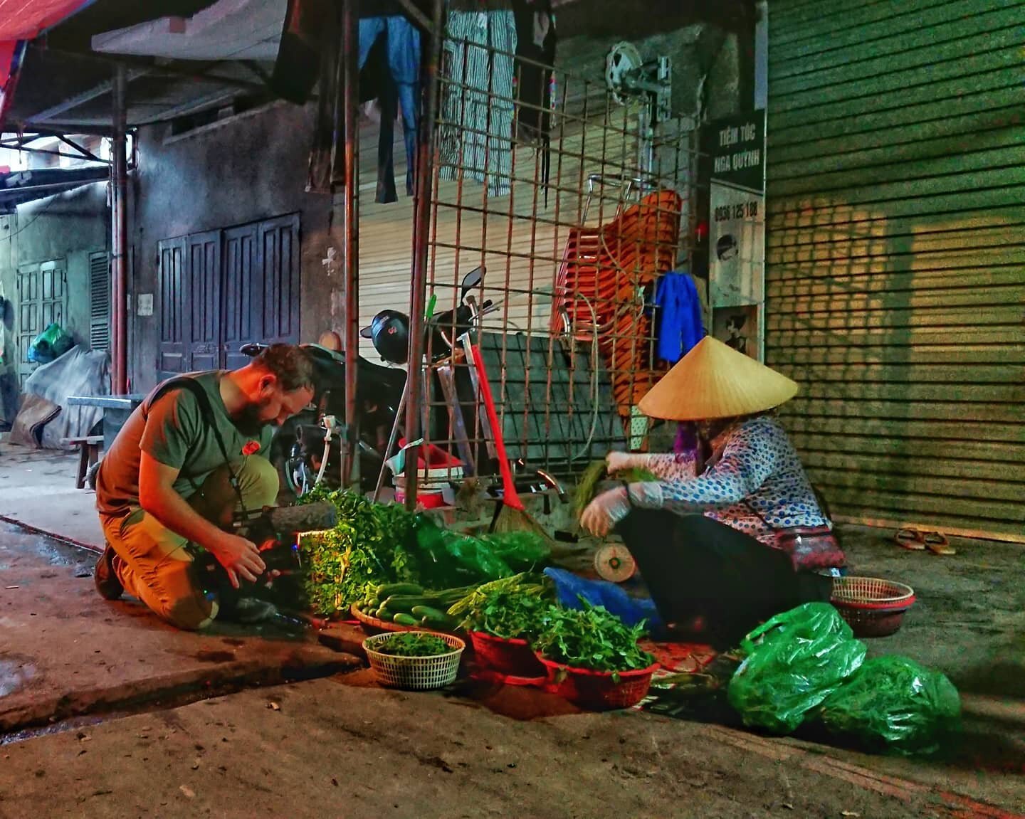 By 6am we had made it to the market. Never been there been there before the vendors are setting up.
.
.
#wanderingsouls #vietnam #liệtsĩ  #martyrs #documentary #filmmaking #haiphong #vietnam #documentaryfilmmaker #documentarylife #v&eacute;rit&eacute