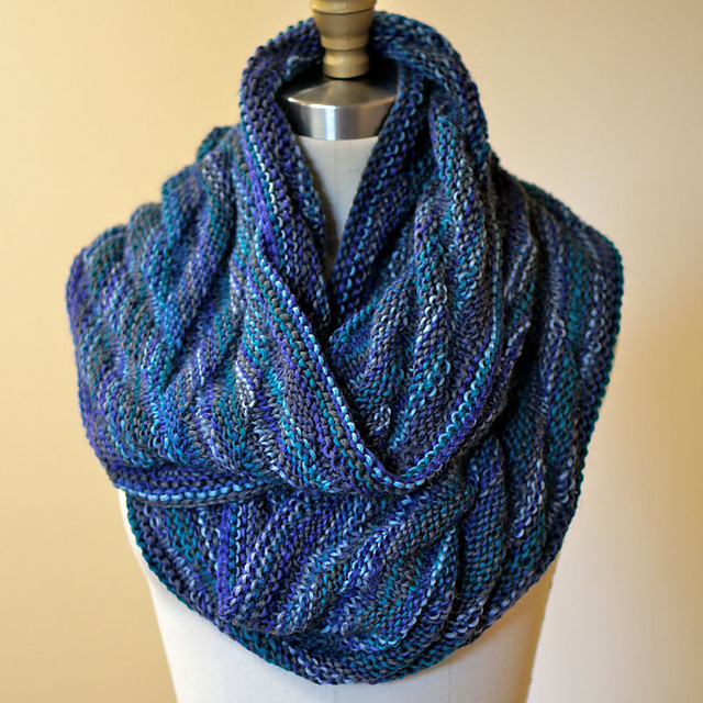 Easy! Arrowhead Moebius Cowl Free Knitting Pattern