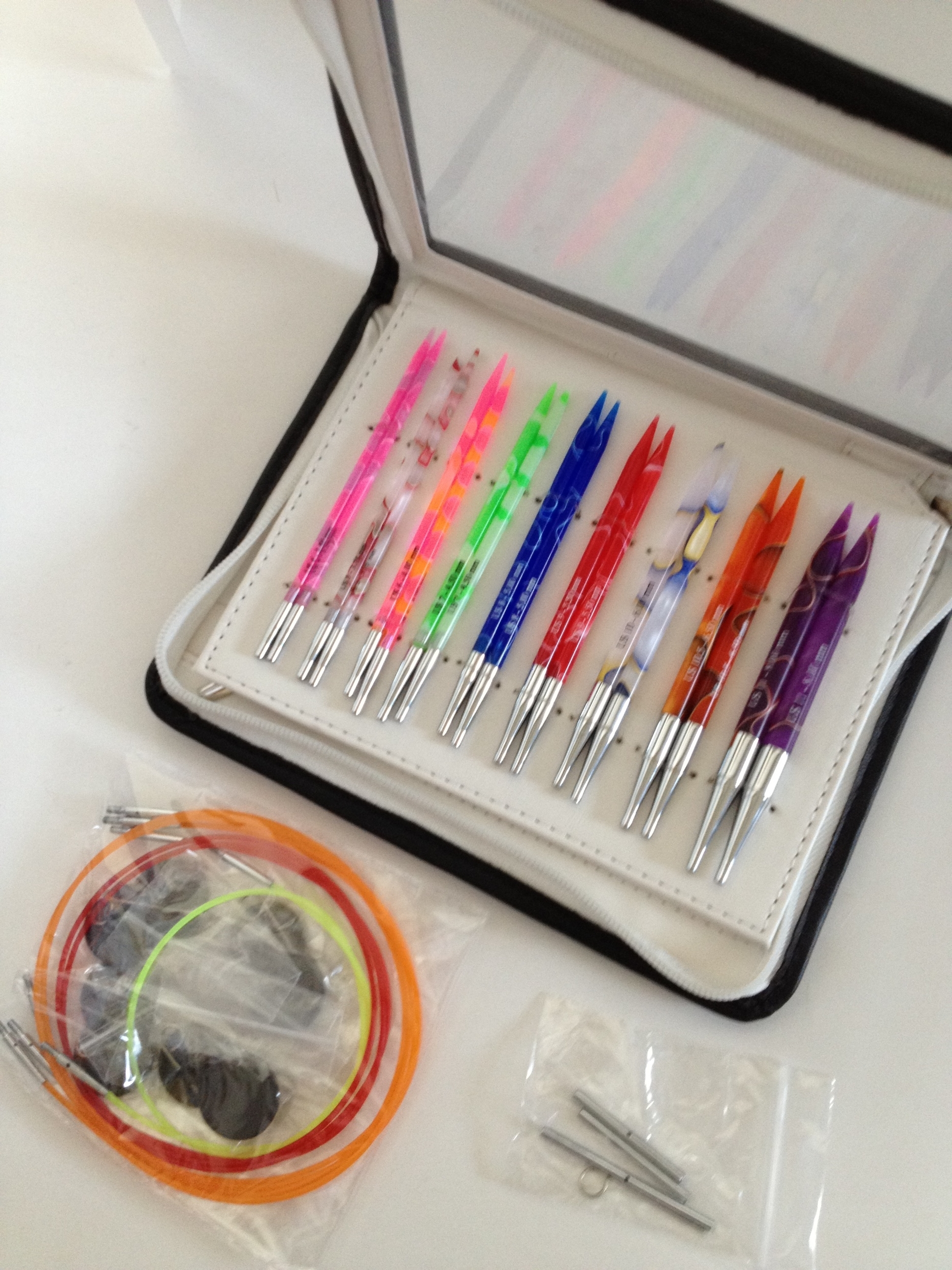 Isn't this needle set beautiful?!