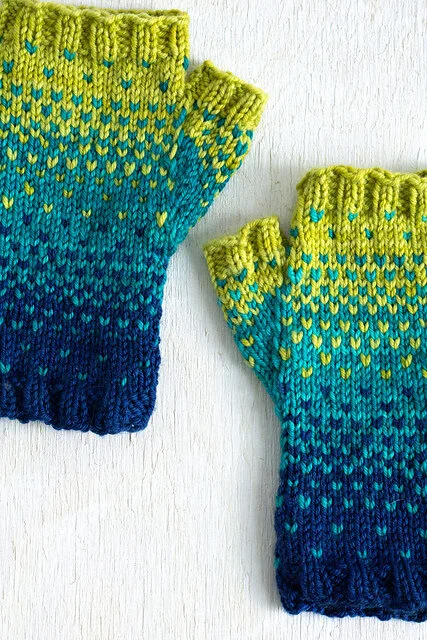 Tipless gloves knitting shop pattern