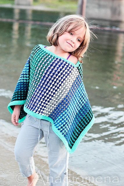 VINTAGE KNITTING PATTERN FOR REALLY PRETTY HOODED BABY CAPE SHAWL 
