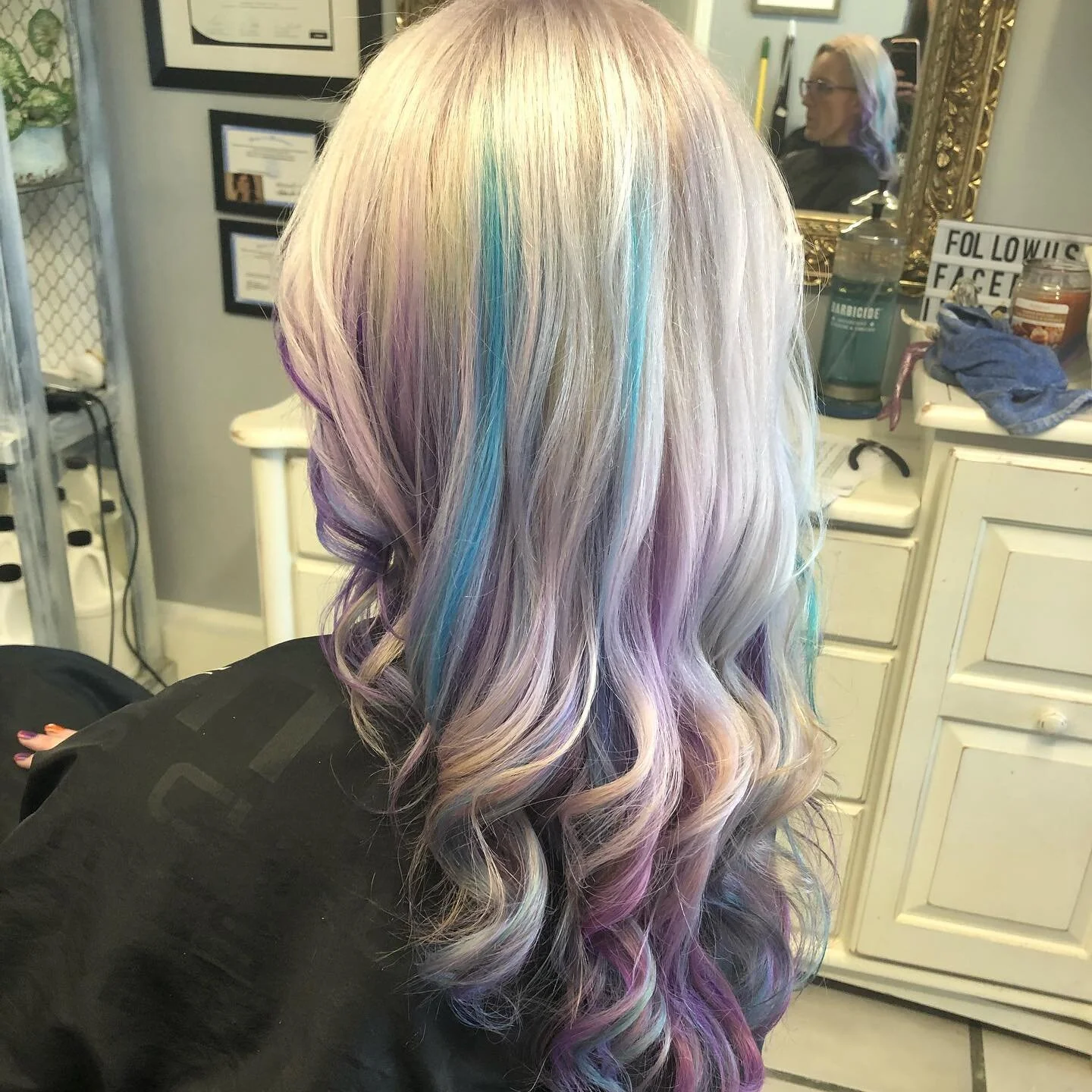 Lyndsay L Salon