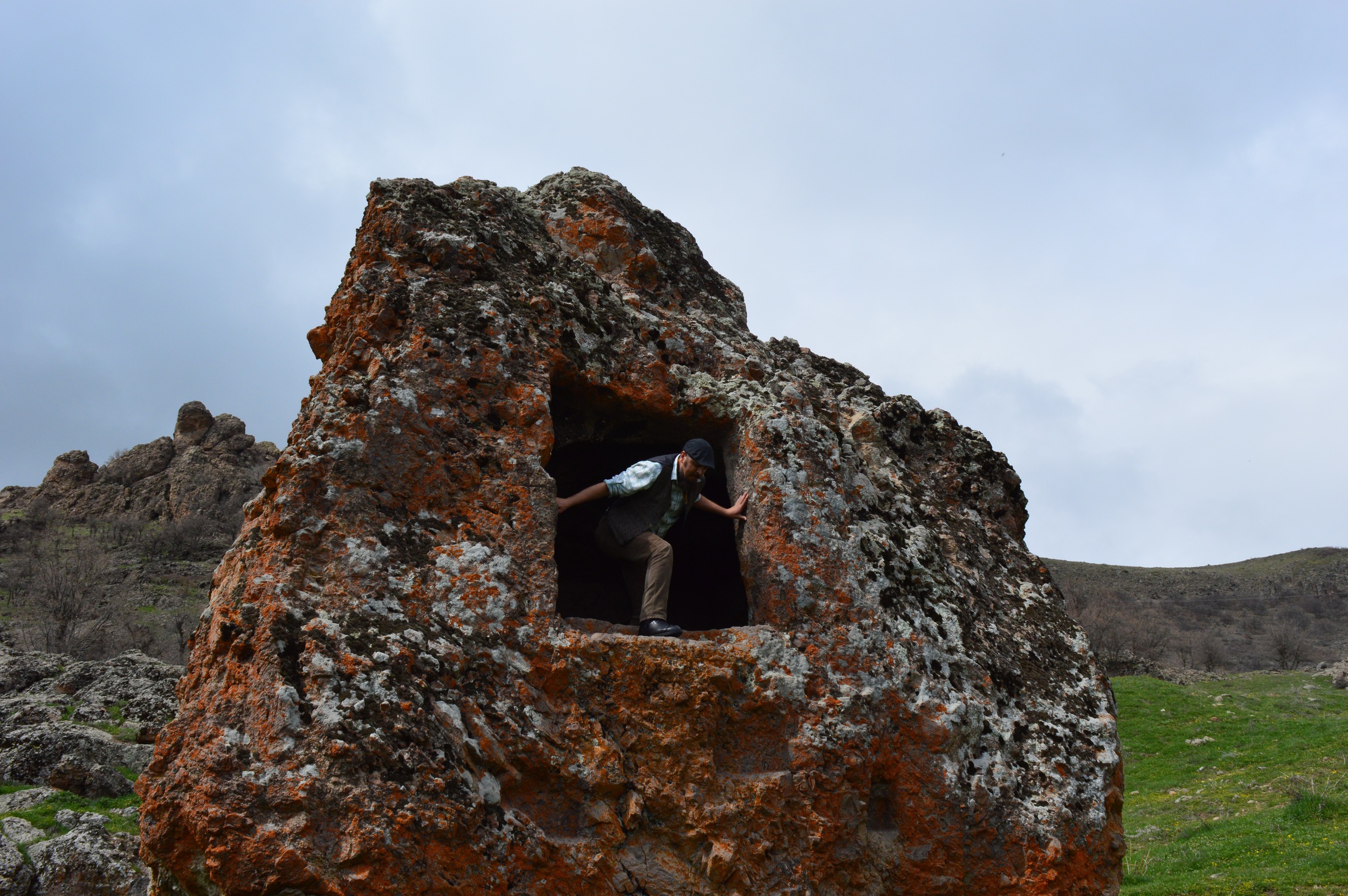 Serkan climbing into the rock-temple. 