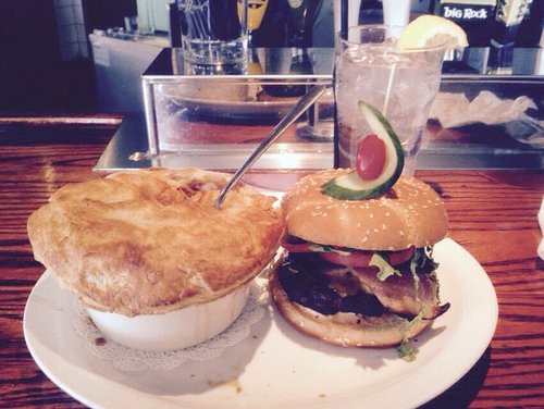 Rose+&+Crown+burger+&+fresh+onion+soup.jpg