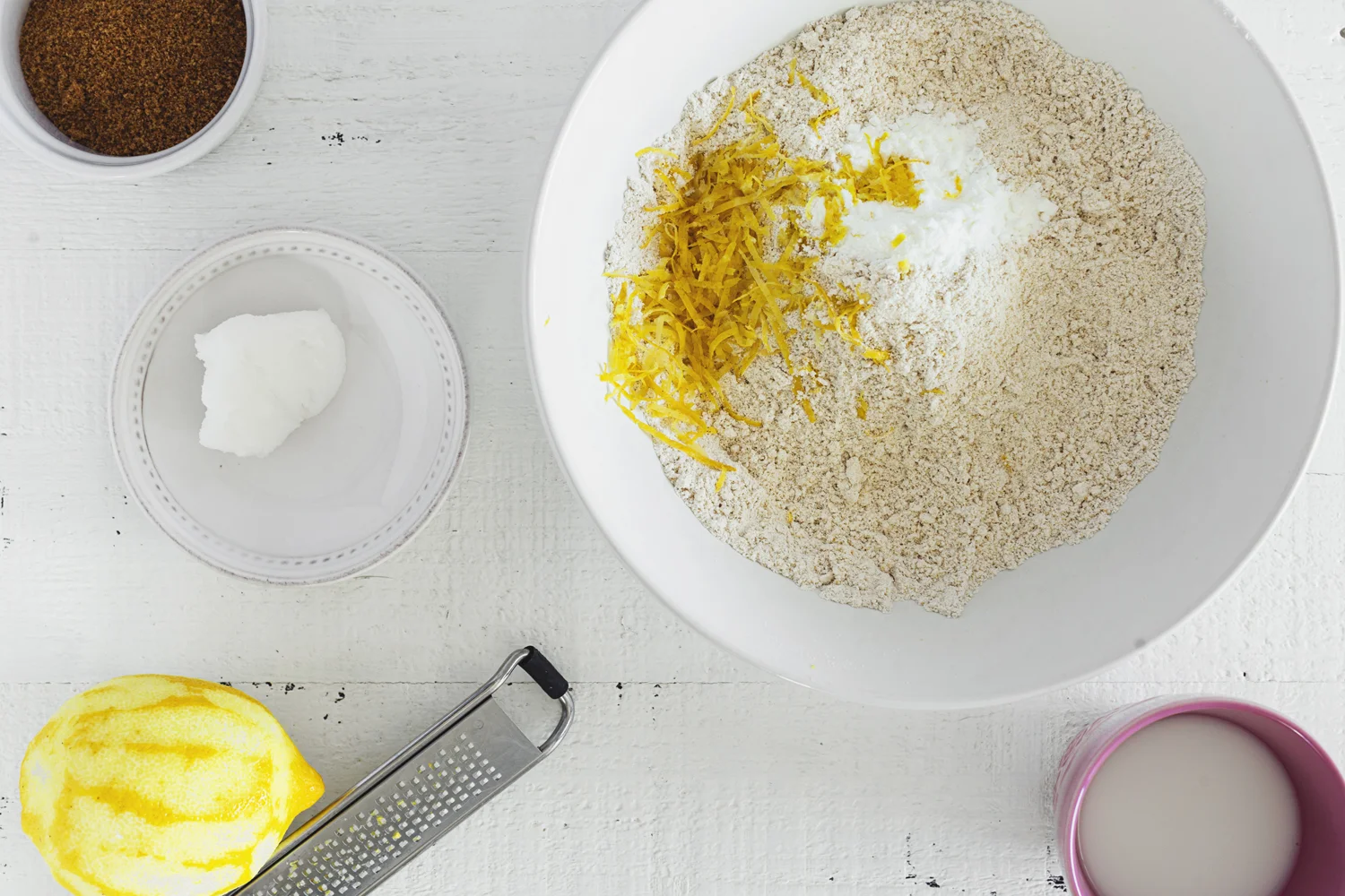 Iogurte Vegan de Caju & Manga, perfeito para pequenos-almoços saudáveis. Receita 100% vegetal, deliciosa e muito fácil de fazer.