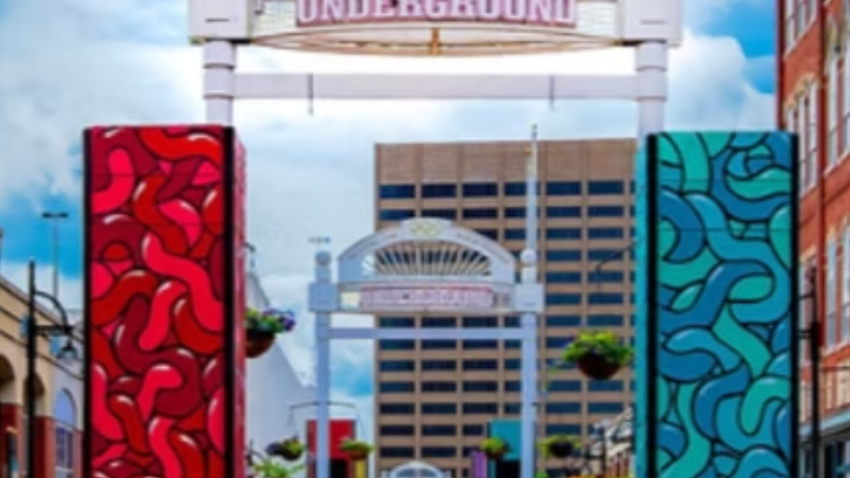 Market Vendors &amp; Live Art Experience