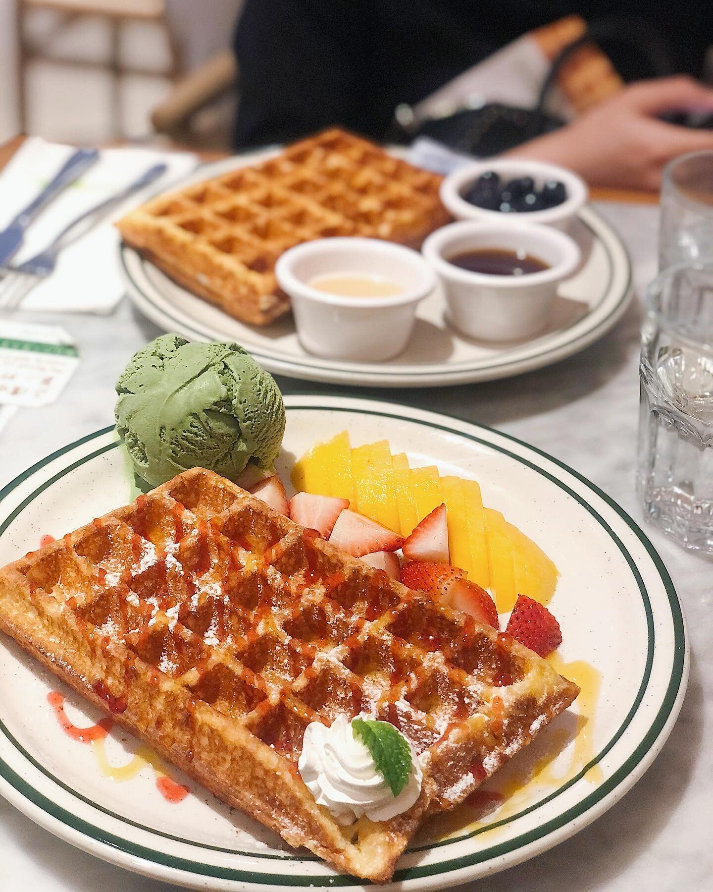 Hi July 🙂
.
.
.
🍴Green Waffle Diner

#yummymummy #waffles #dessertsofinstagram