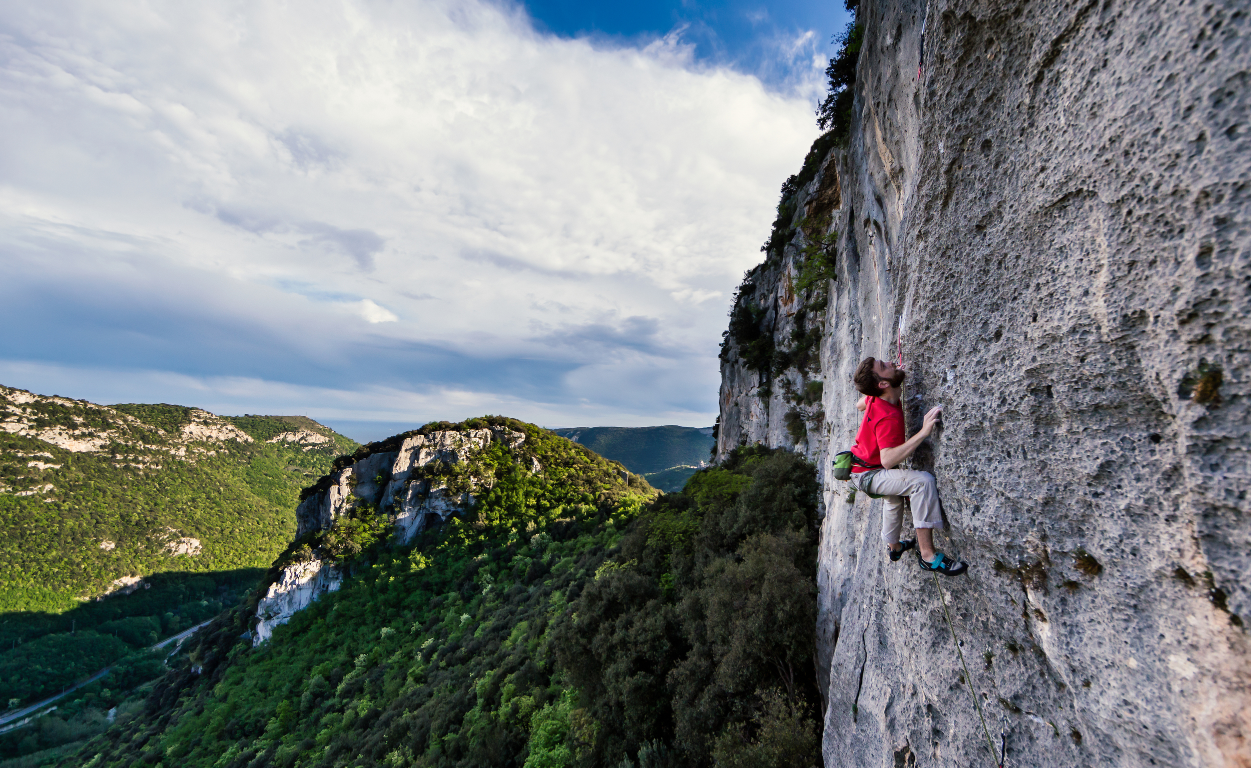 Martin Mckenna climbing La Cengia Allegra (7a) at Bric Scimarco. Shot on Canon 6D + Canon 24-70 f/2.8 + LEE Filters .6 Soft Grad ND.