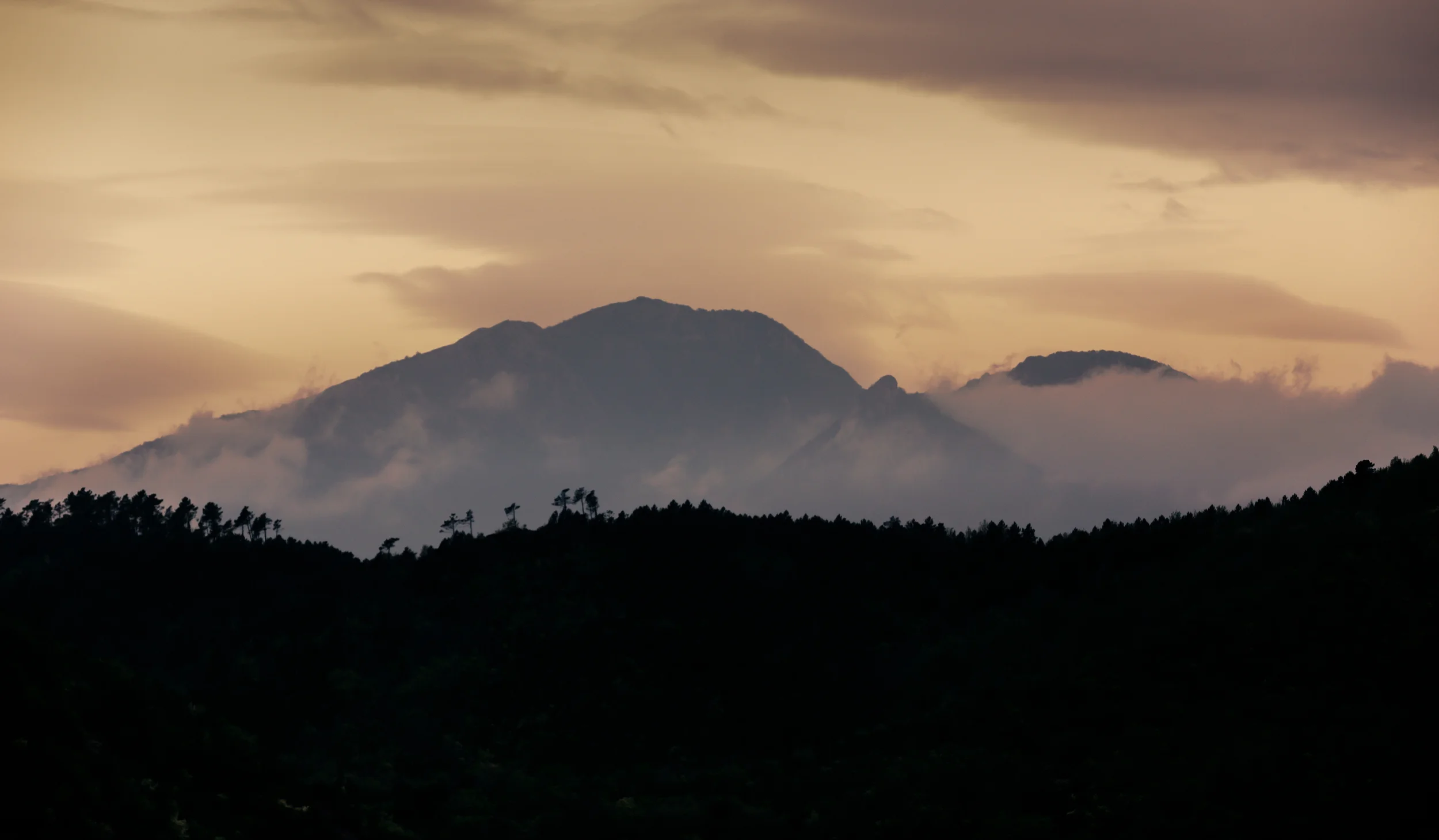 Finale Sunset. Shot on Canon 6D + Canon 70-200 f/2.8 IS + LEE Filters Landscape Polariser + LEE Filters .9 Soft Grad ND.