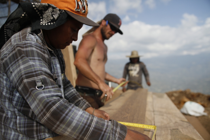 4_walls_tire_structure_colombia_sustainable_trash_construction_waylon_matson.jpg