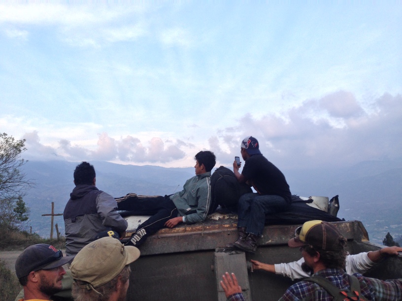 4_walls_tire_structure_colombia_sustainable_trash_construction_volunteer_awesome.jpg