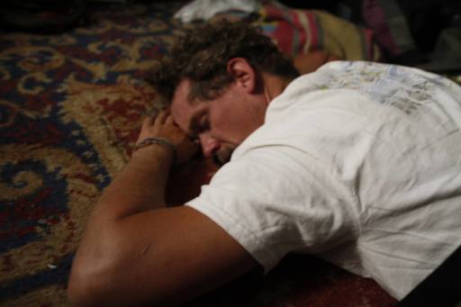 4_walls_tire_structure_colombia_sustainable_trash_construction_steven_wright_sleeping.jpg