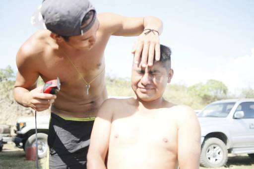 4_walls_tire_structure_colombia_sustainable_trash_construction_samuel_mclaughlin_haircut.jpg